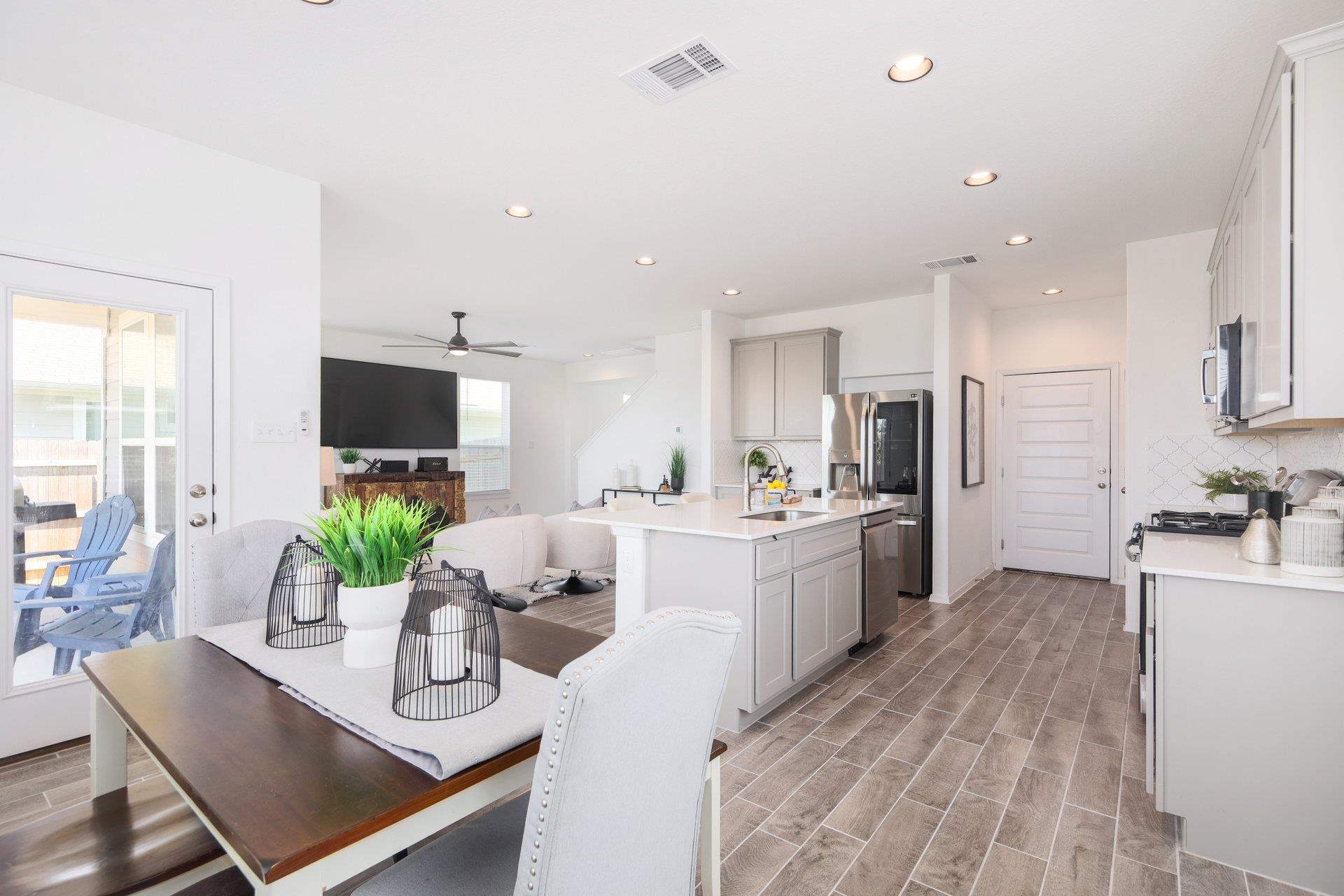 1408 Flint Knapper DR