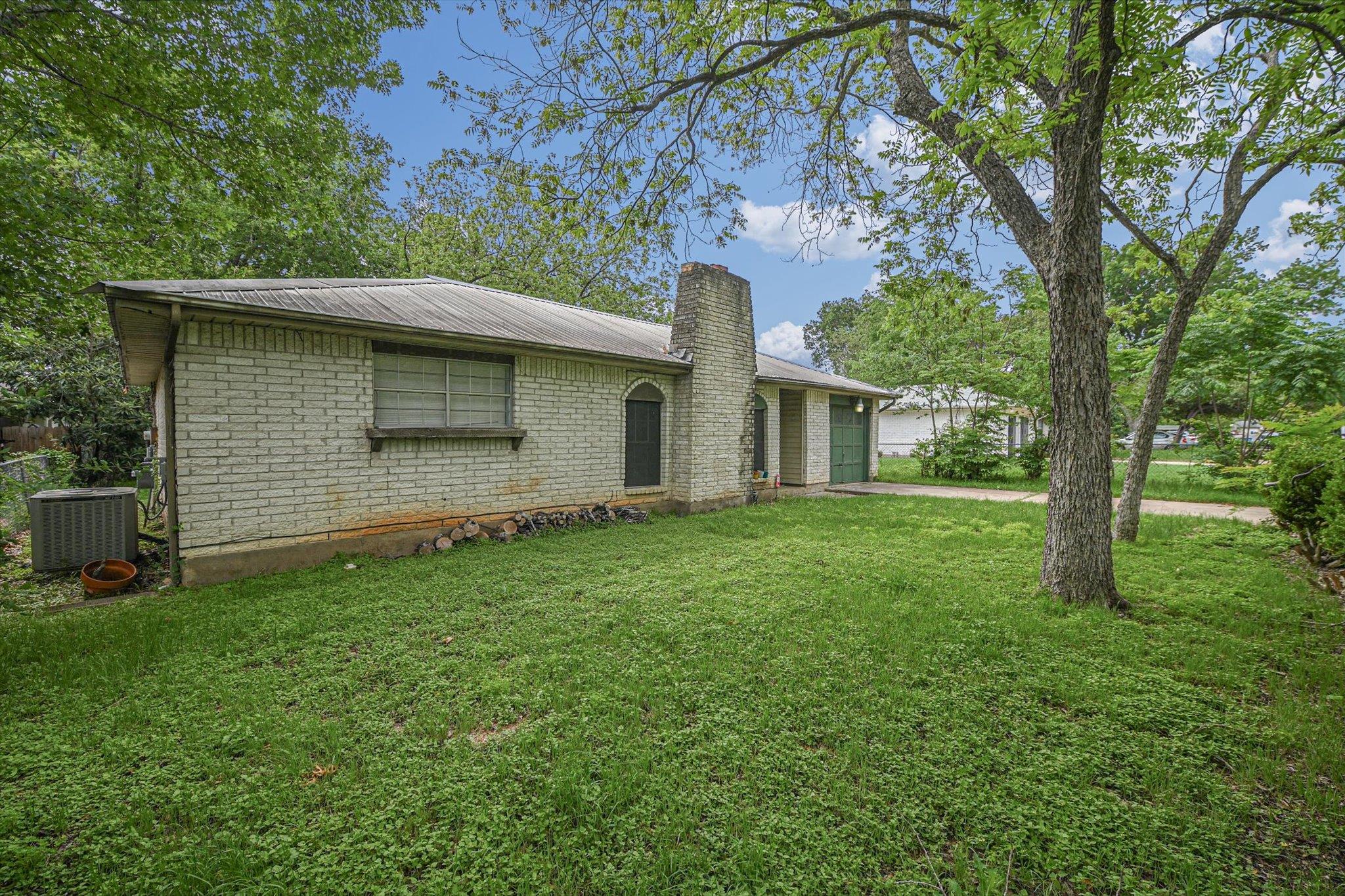 1637 Chippeway LN