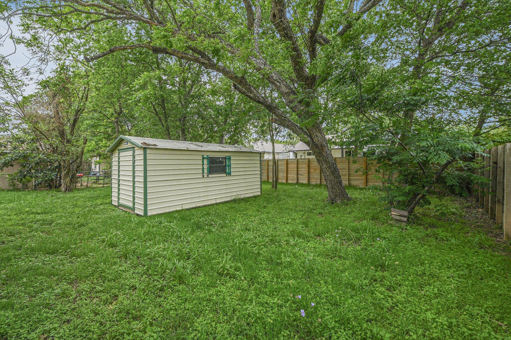 1637 Chippeway LN