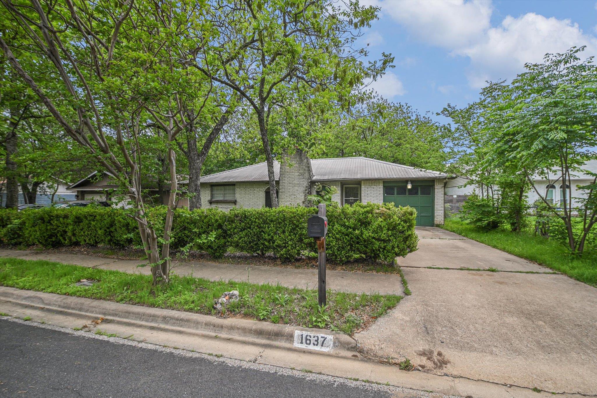 1637 Chippeway LN