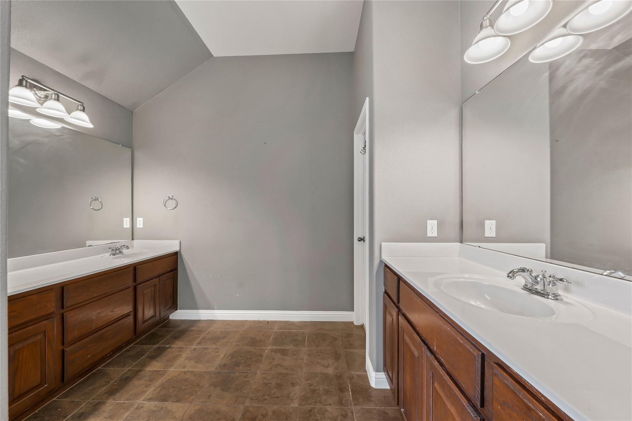 1102 Canyon Maple RD