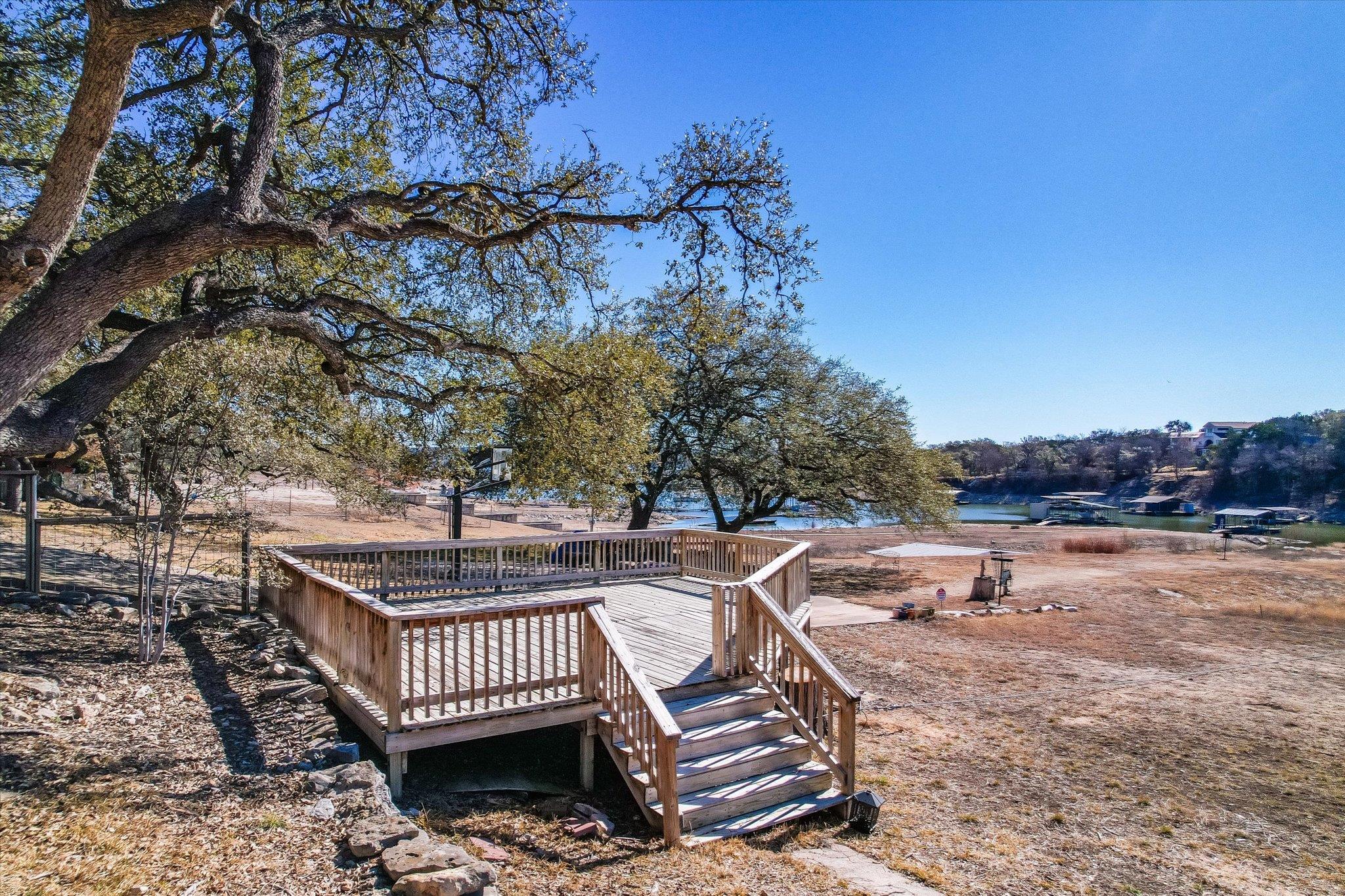 6111 Hudson Bend RD RD
