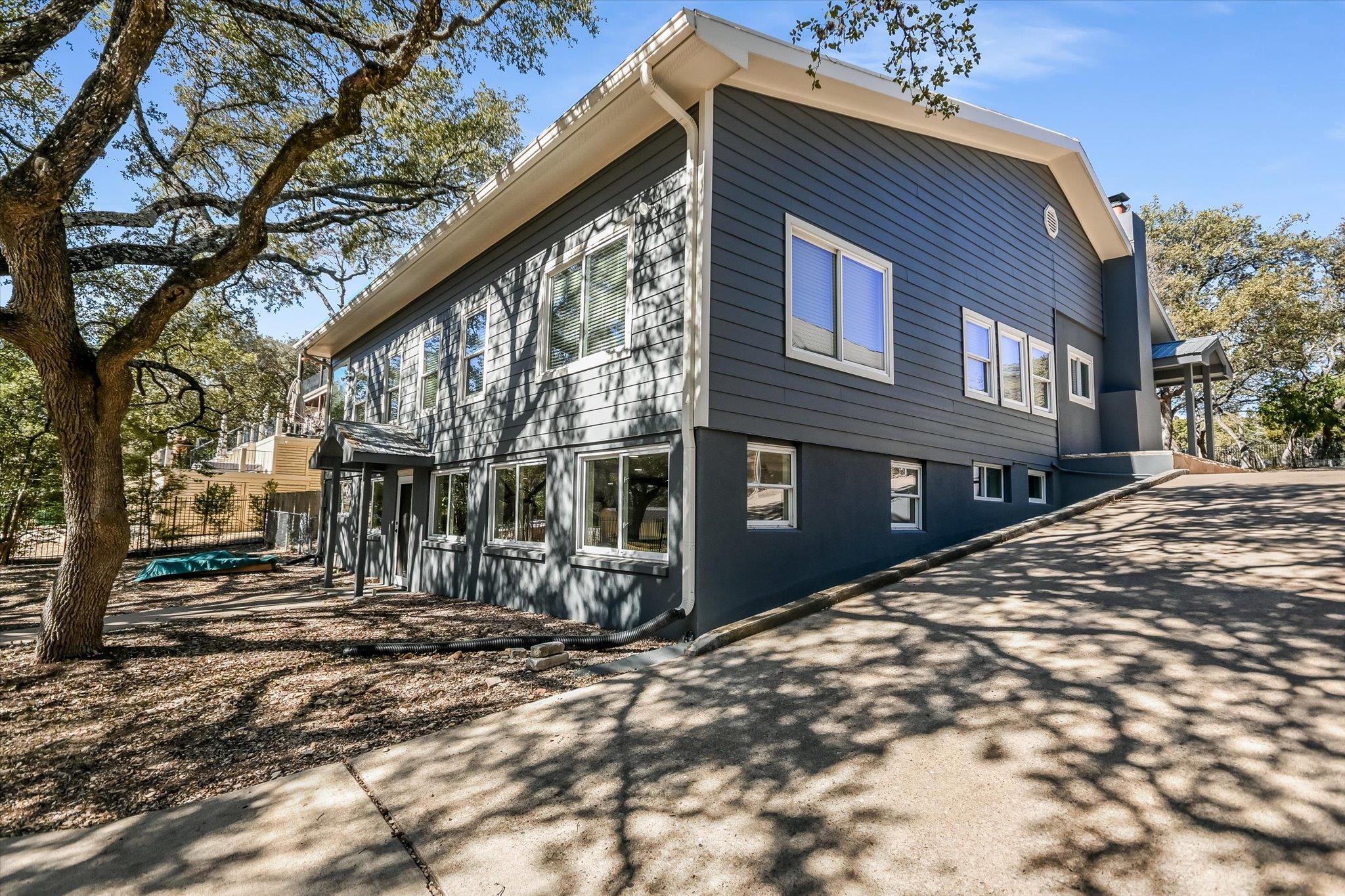 6111 Hudson Bend RD RD
