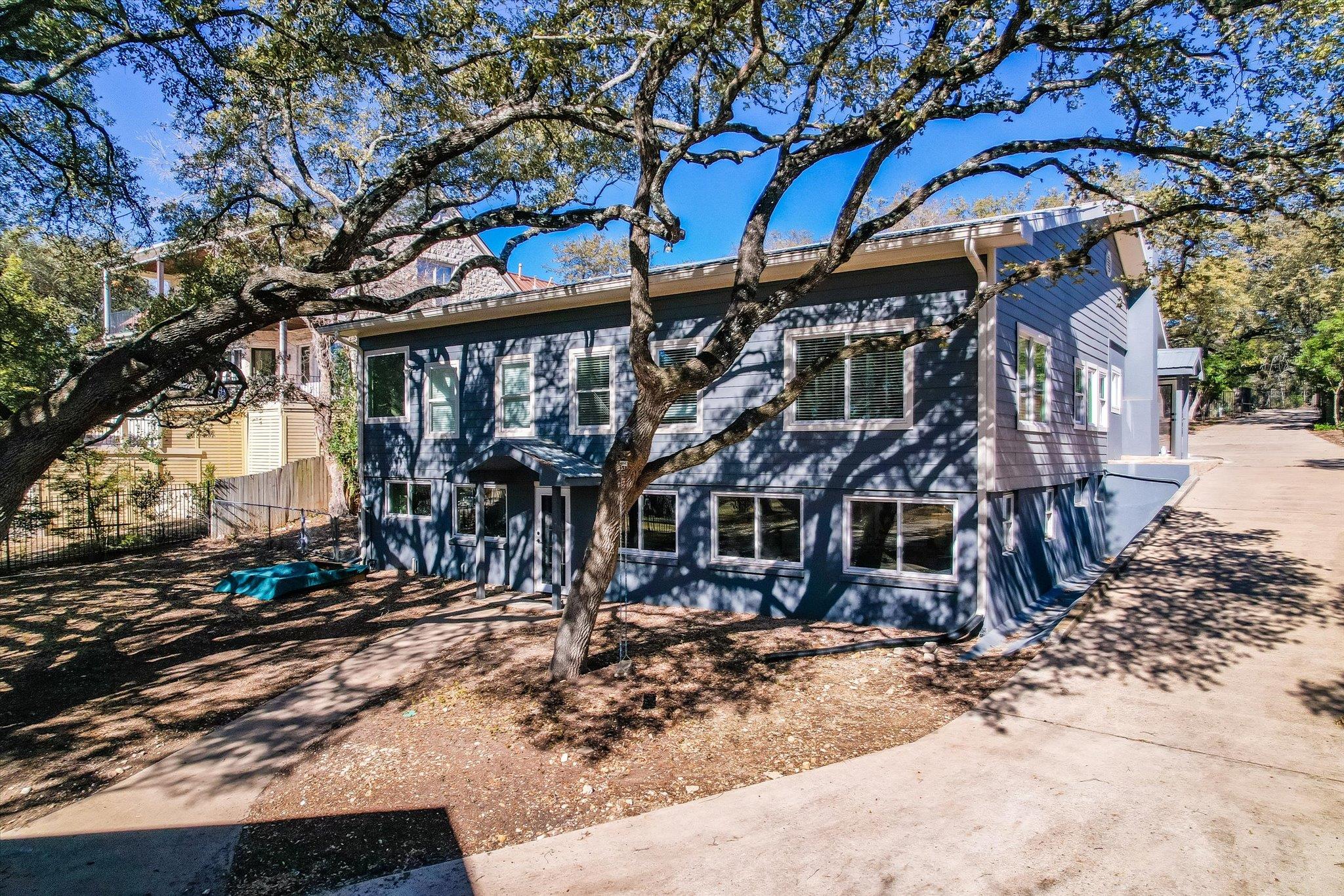 6111 Hudson Bend RD RD