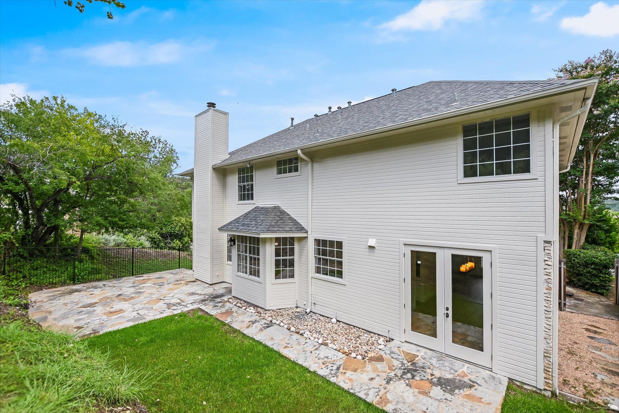 7716 Lakewood DR