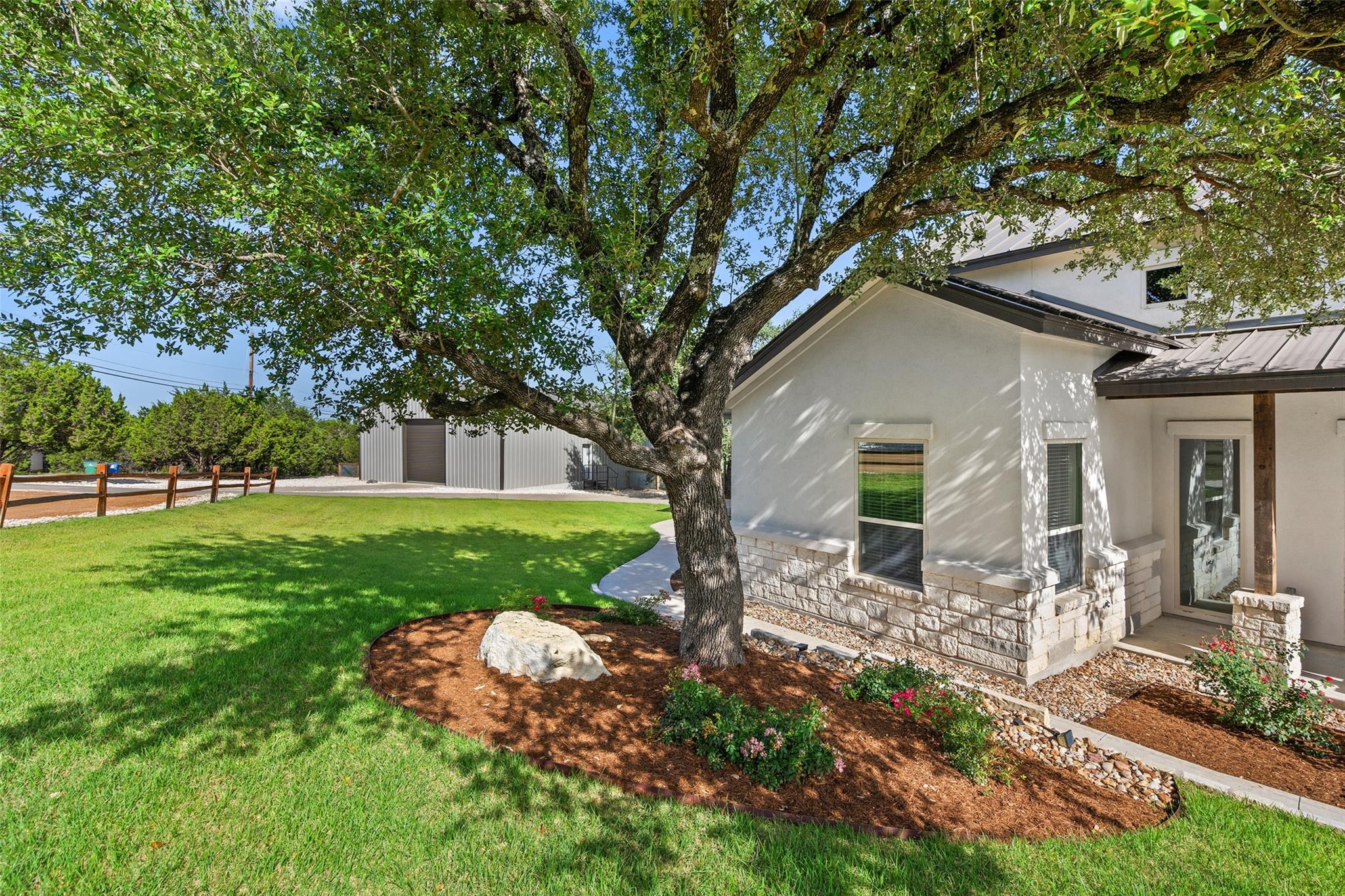 1302 Sparrow LN
