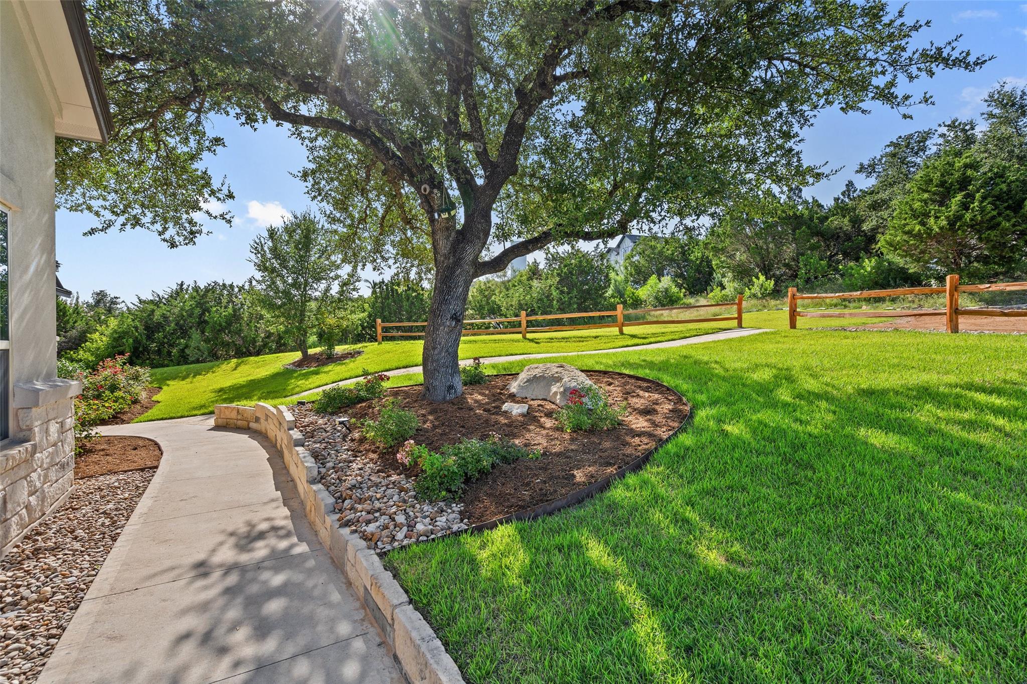1302 Sparrow LN