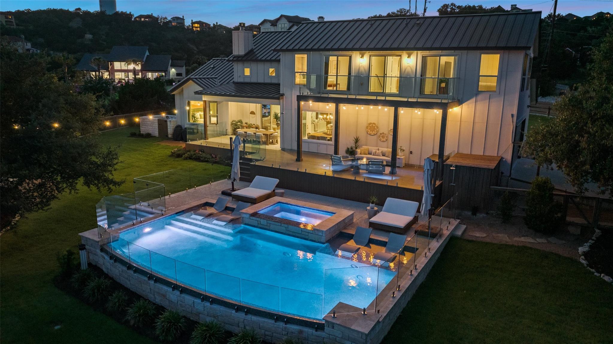 1302 Sparrow LN