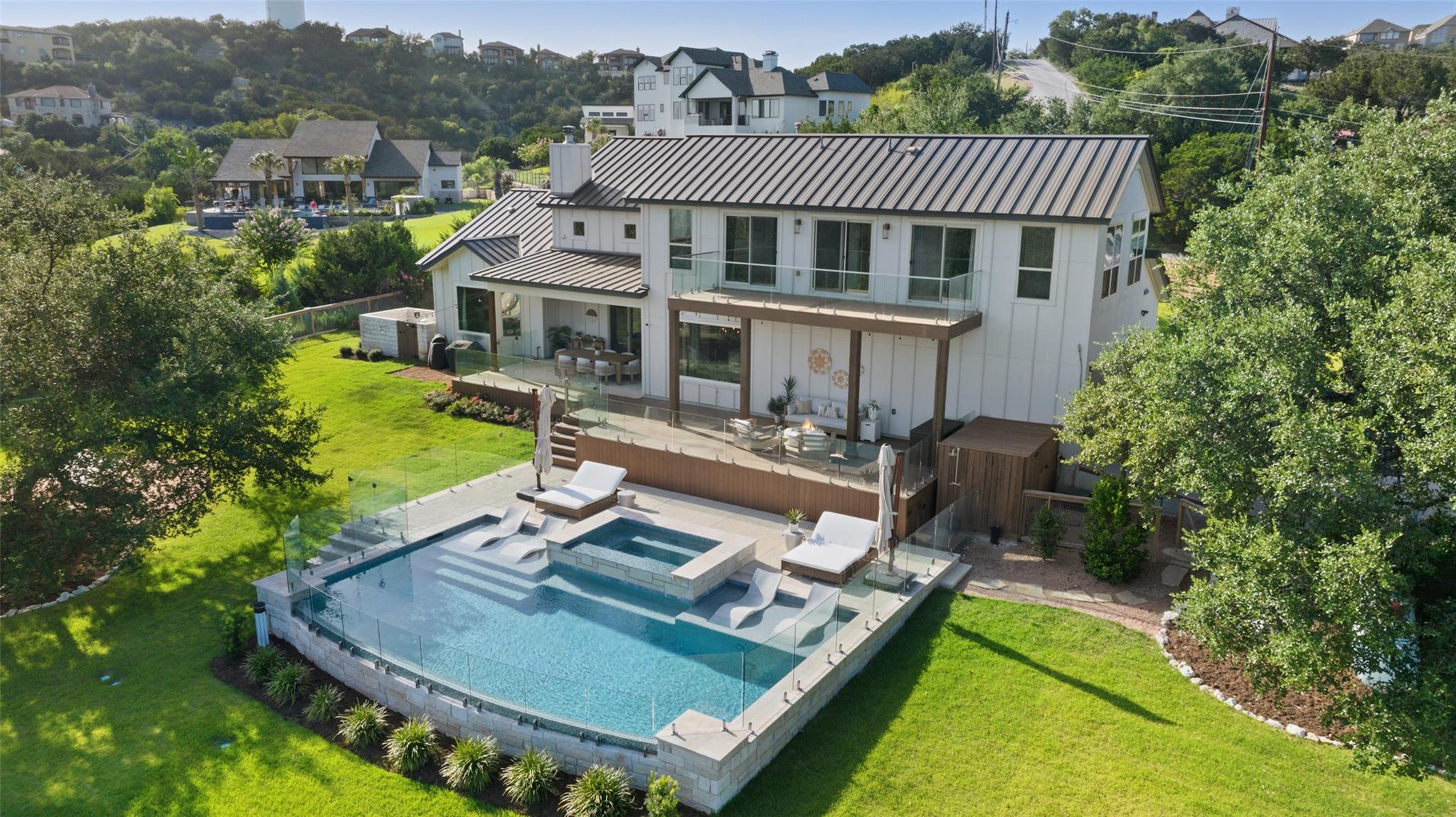 1302 Sparrow LN