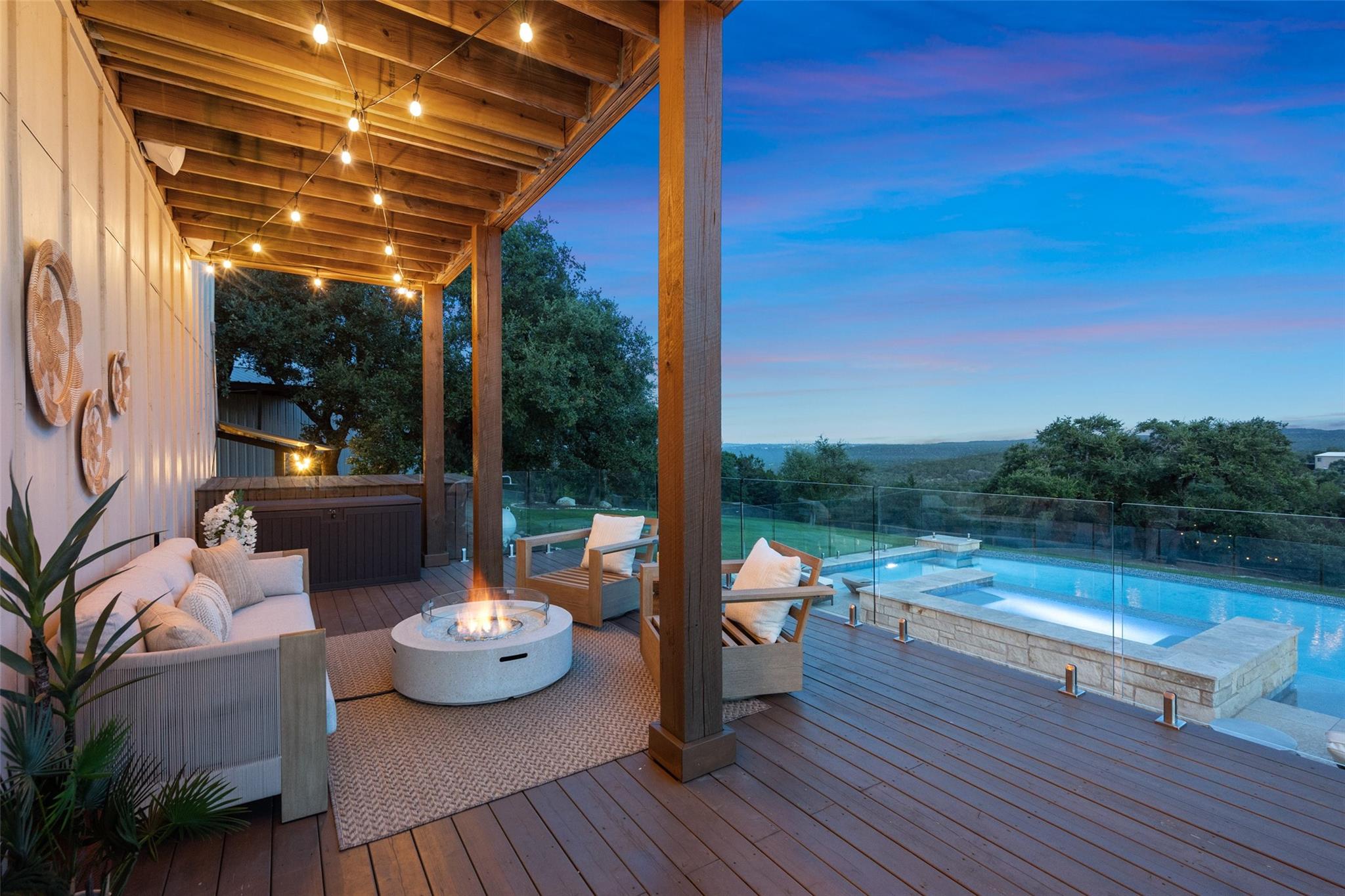 1302 Sparrow LN