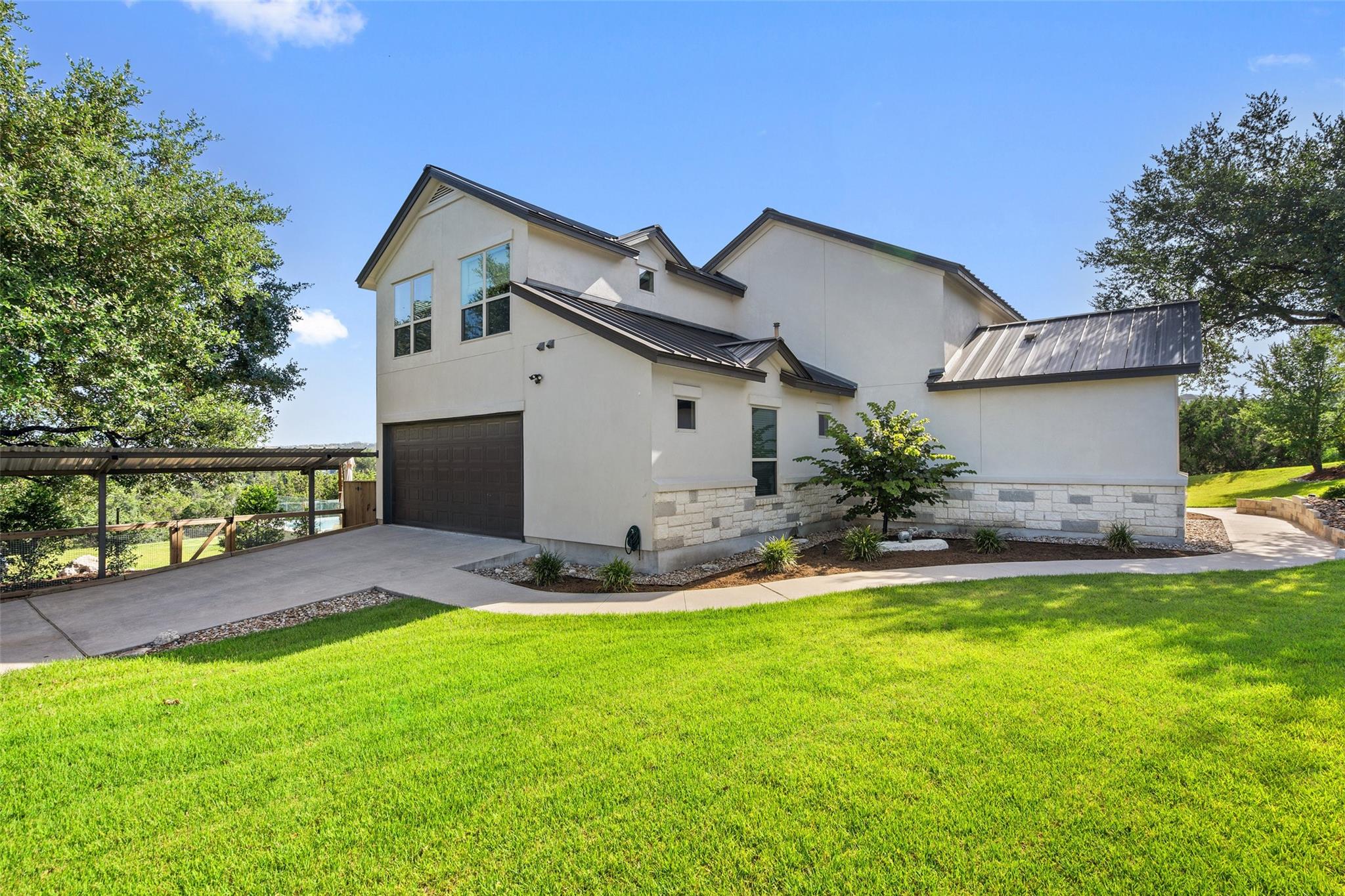 1302 Sparrow LN