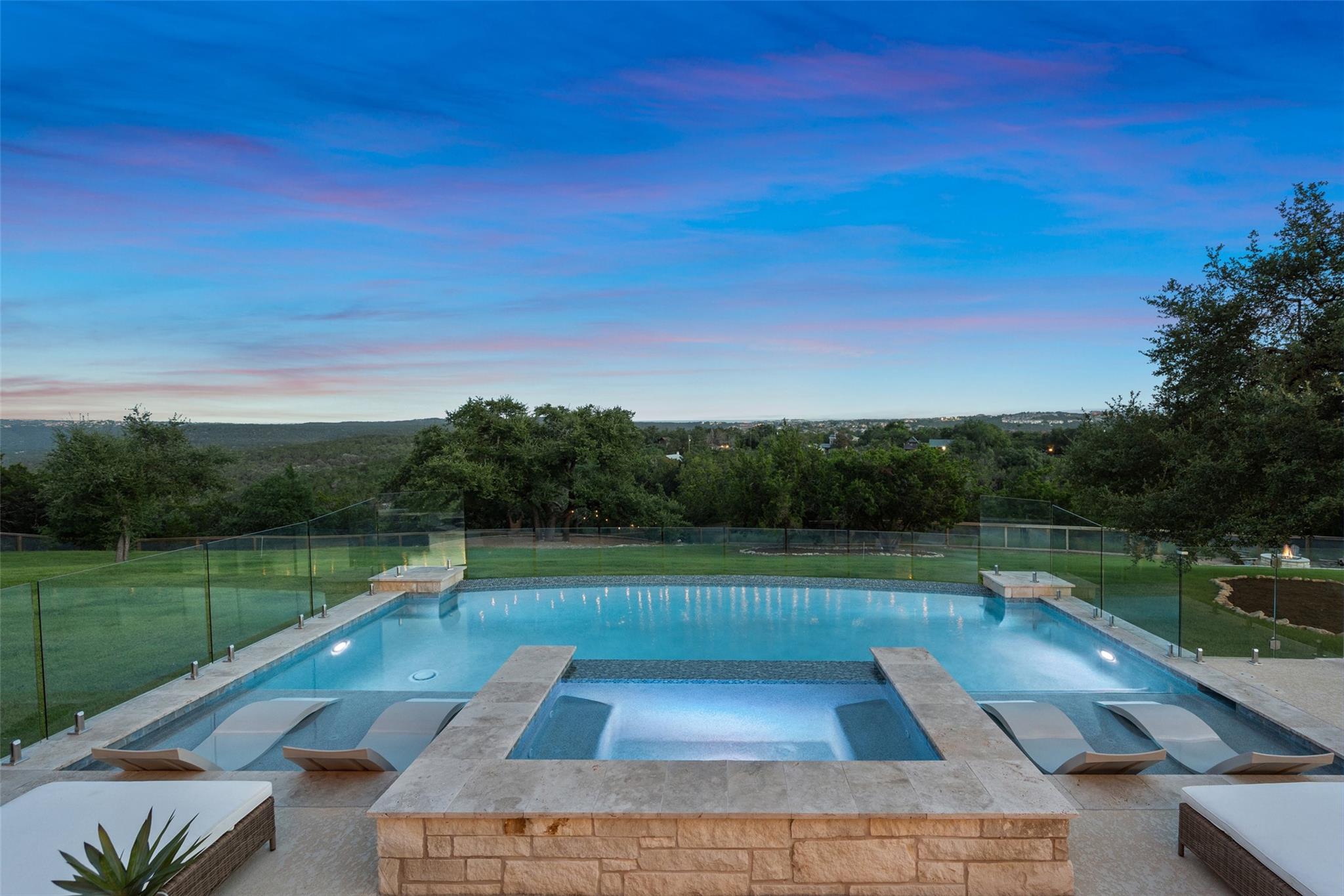 1302 Sparrow LN