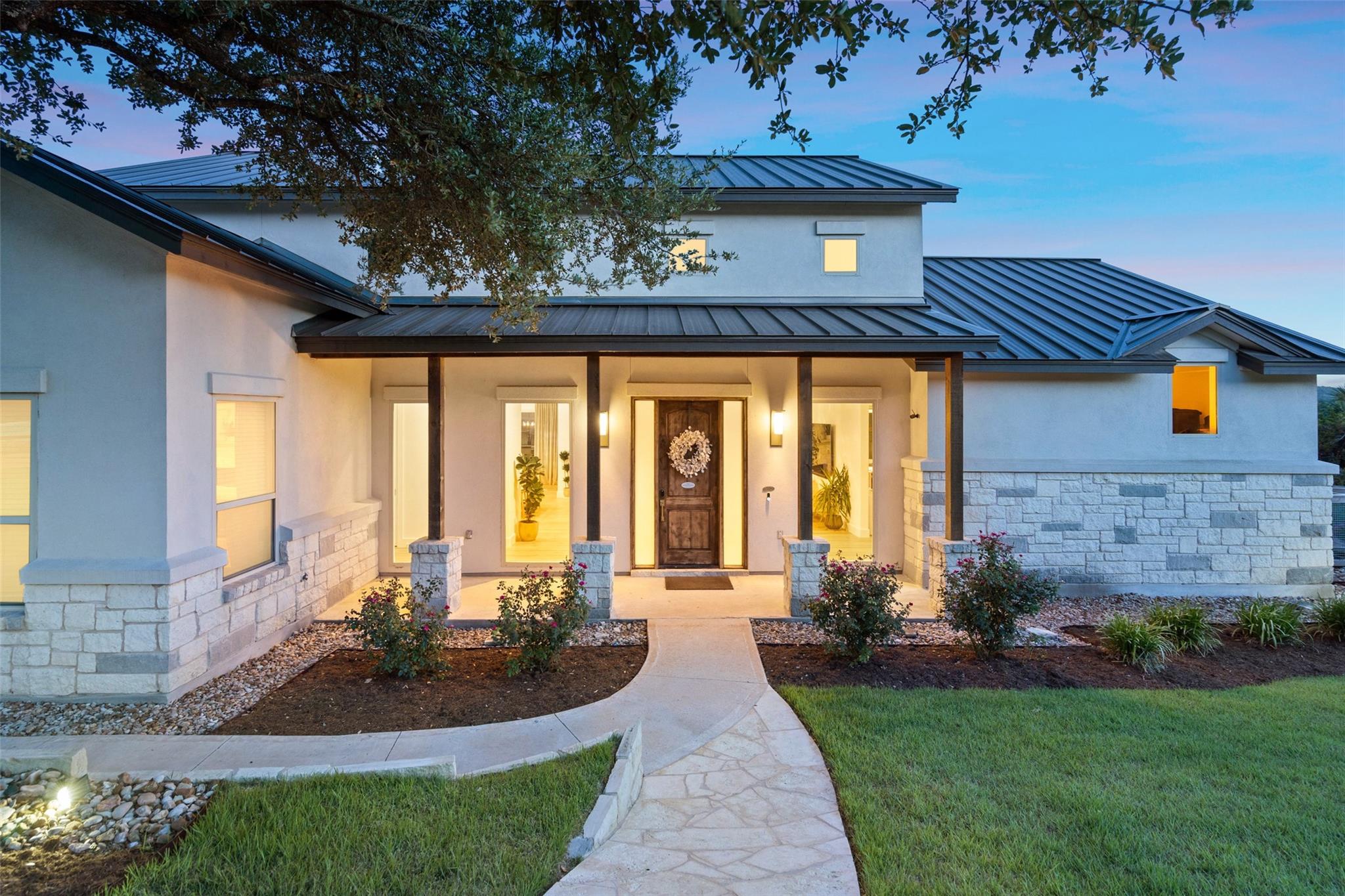 1302 Sparrow LN