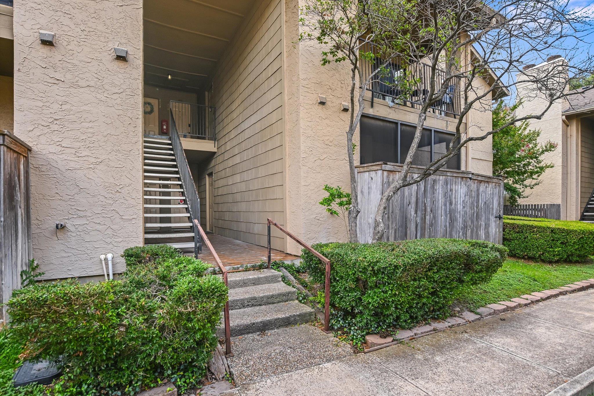 1202 Thorpe LN # 407