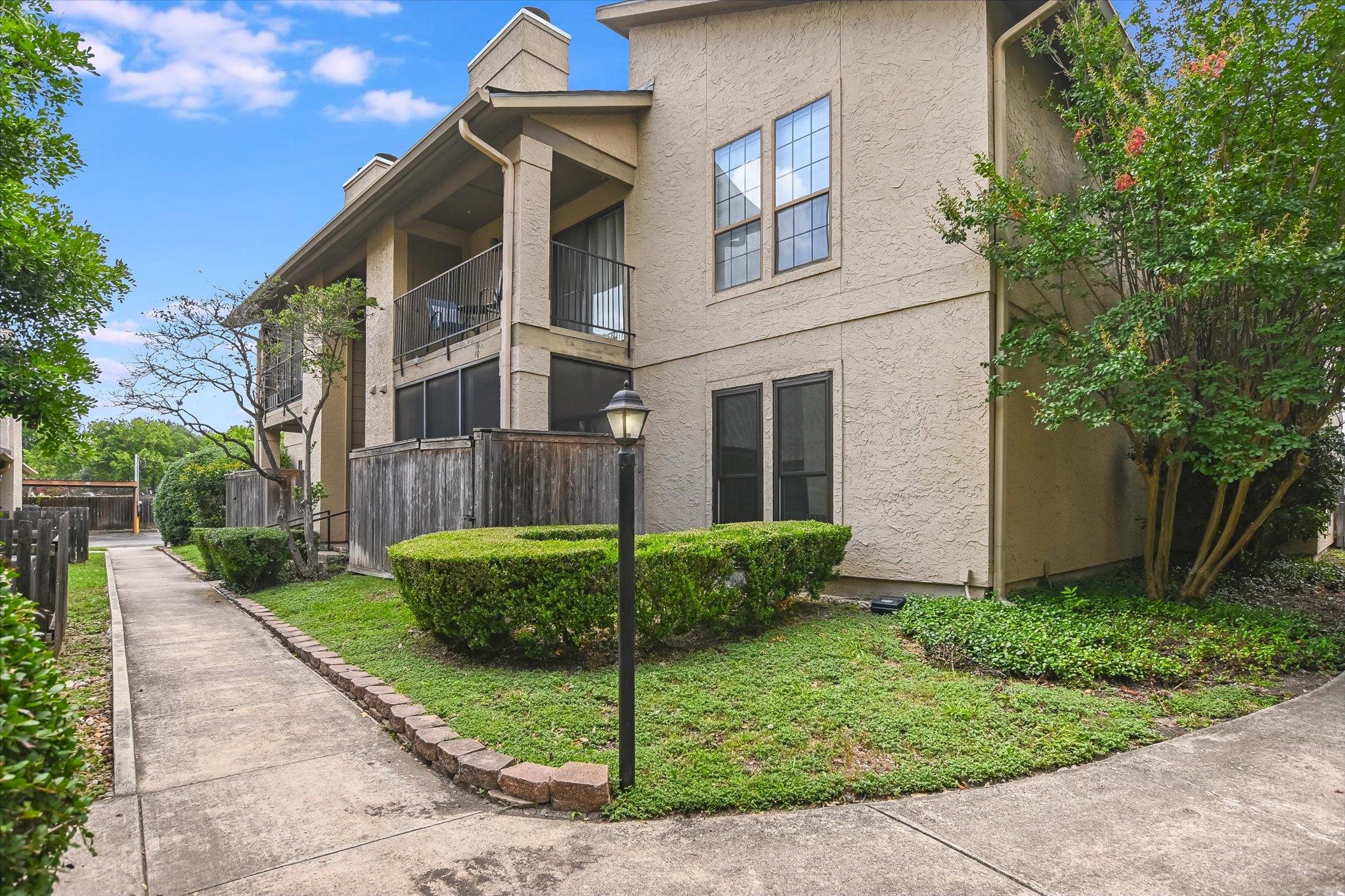 1202 Thorpe LN # 407