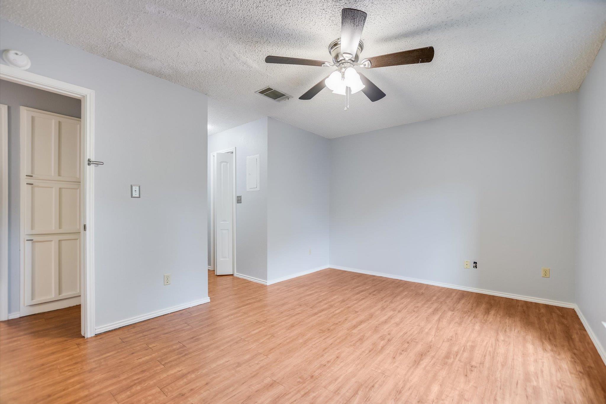 1202 Thorpe LN # 407