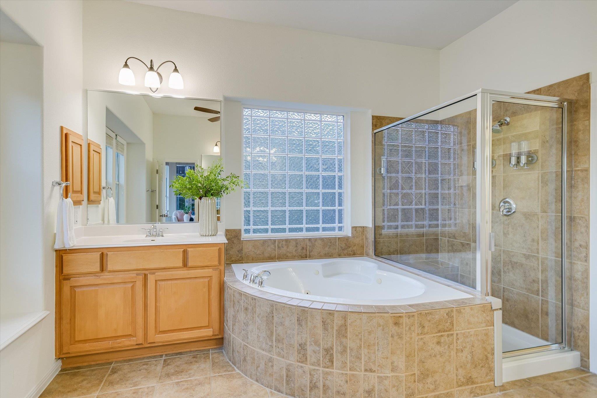 17120 Northlake Hills DR