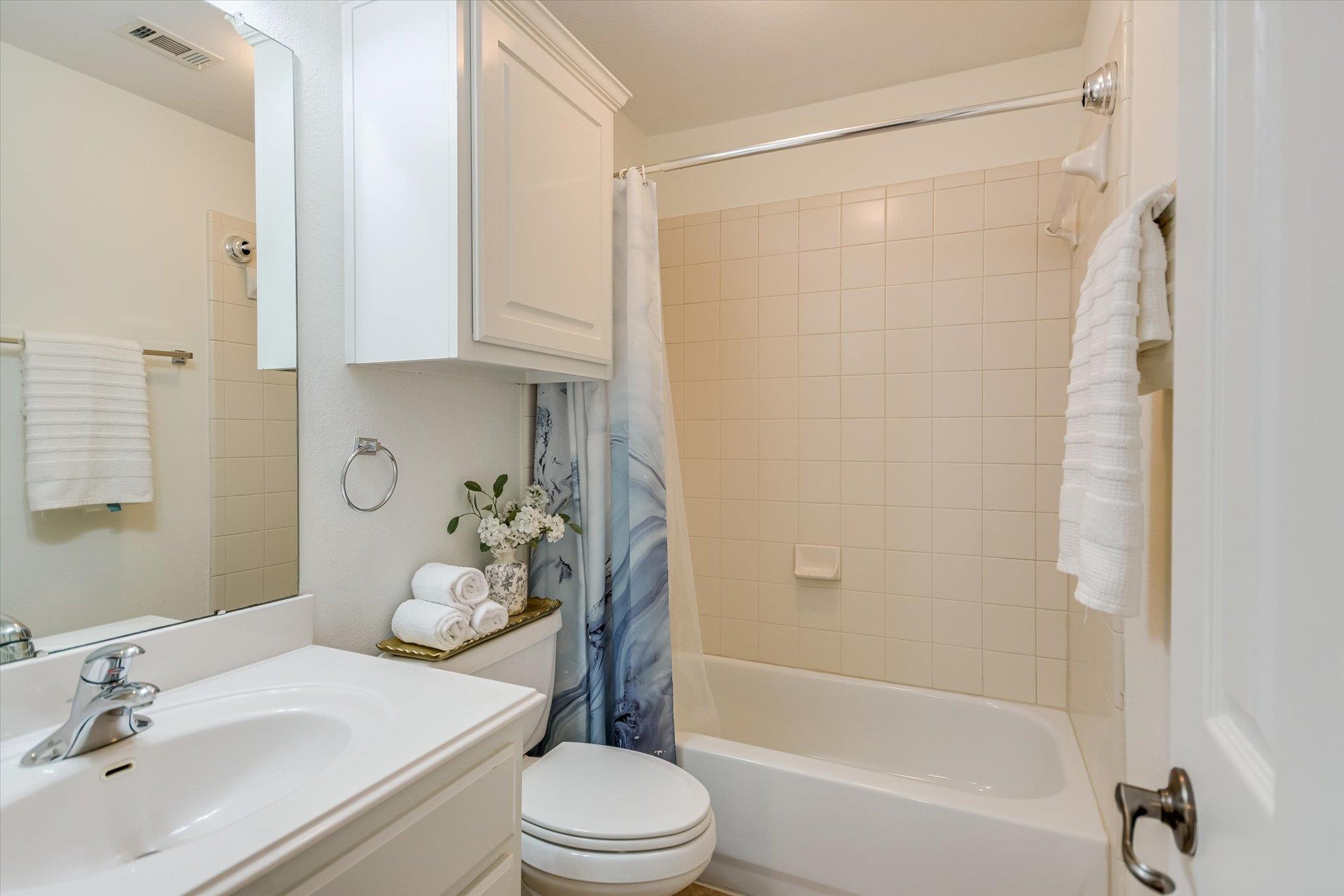 17120 Northlake Hills DR