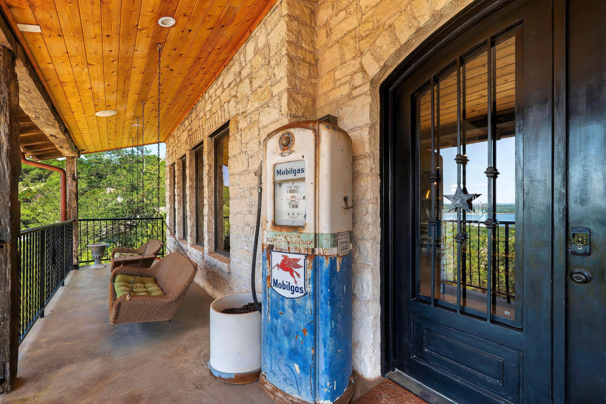 13906 Skyline DR