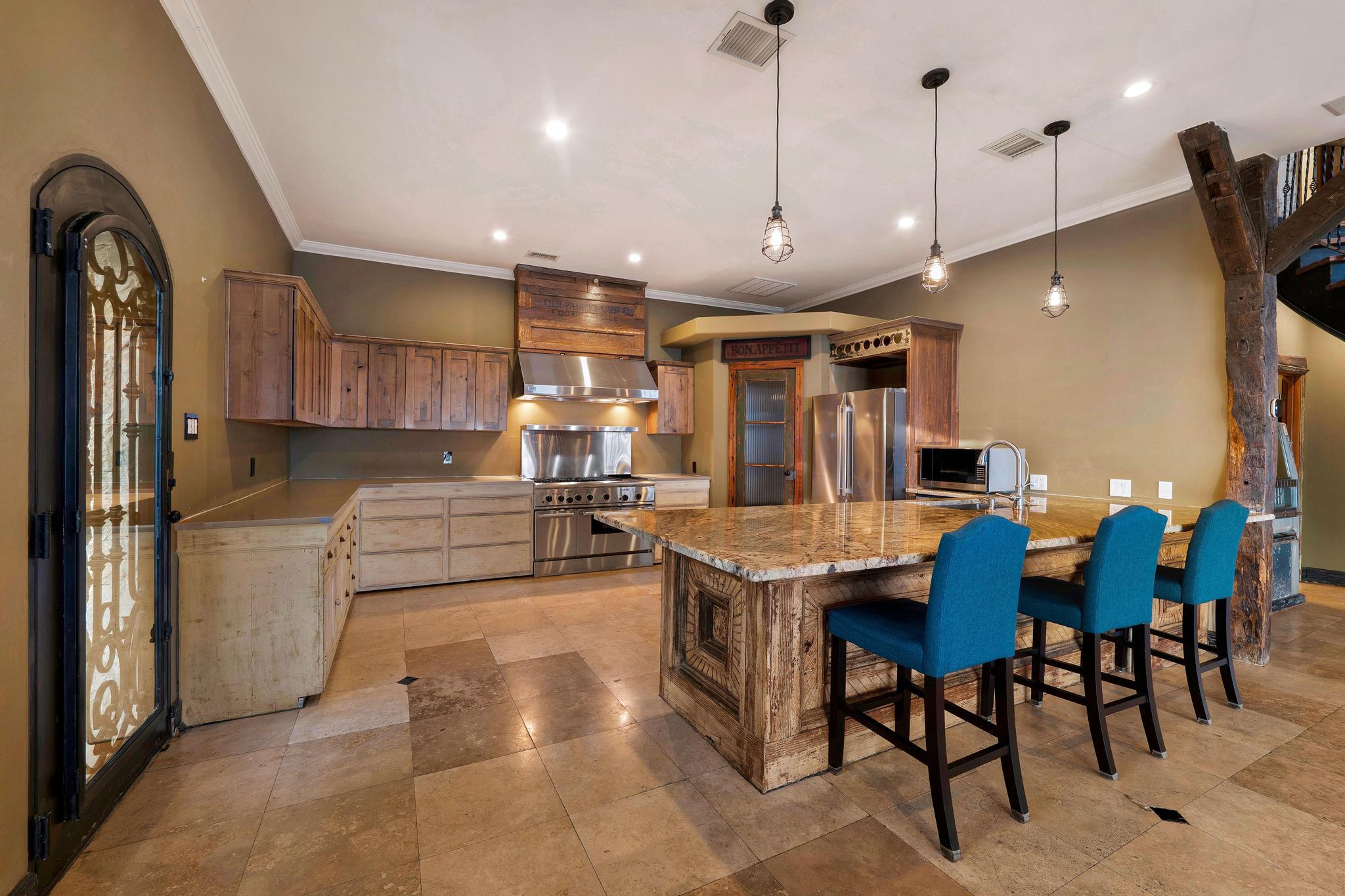 13906 Skyline DR