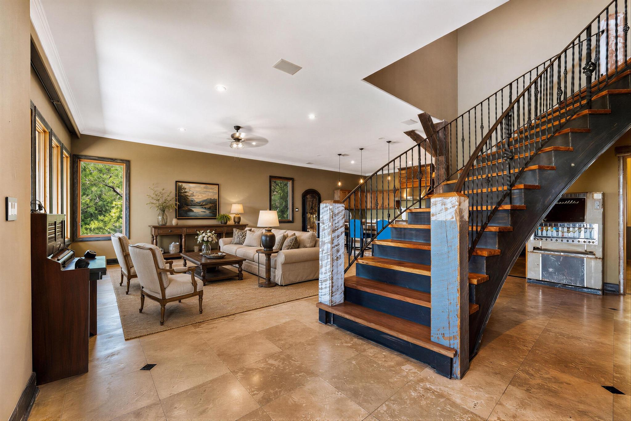 13906 Skyline DR