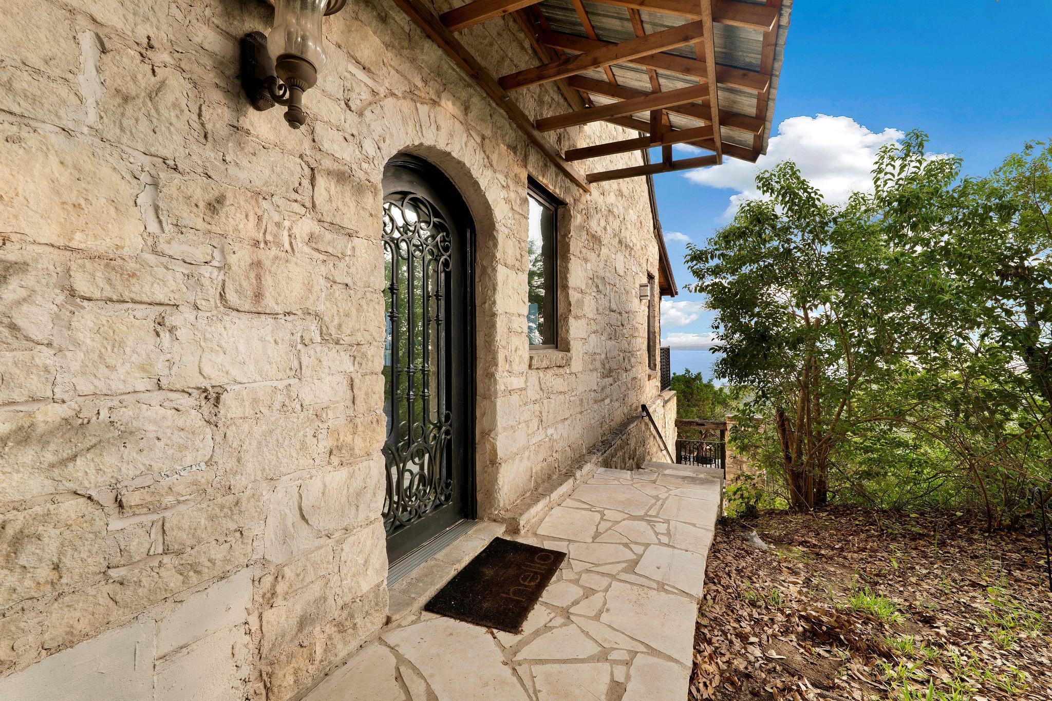 13906 Skyline DR