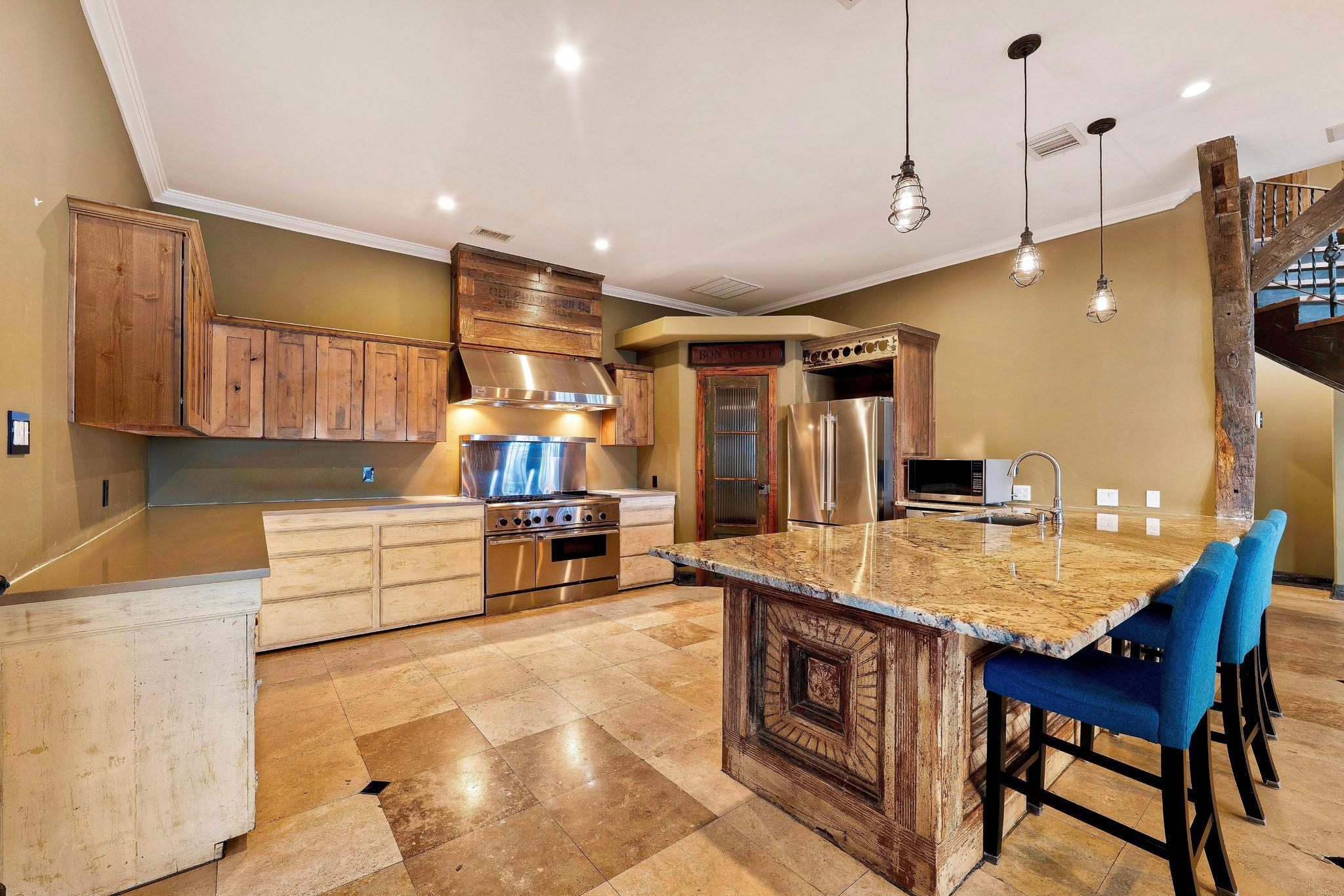 13906 Skyline DR
