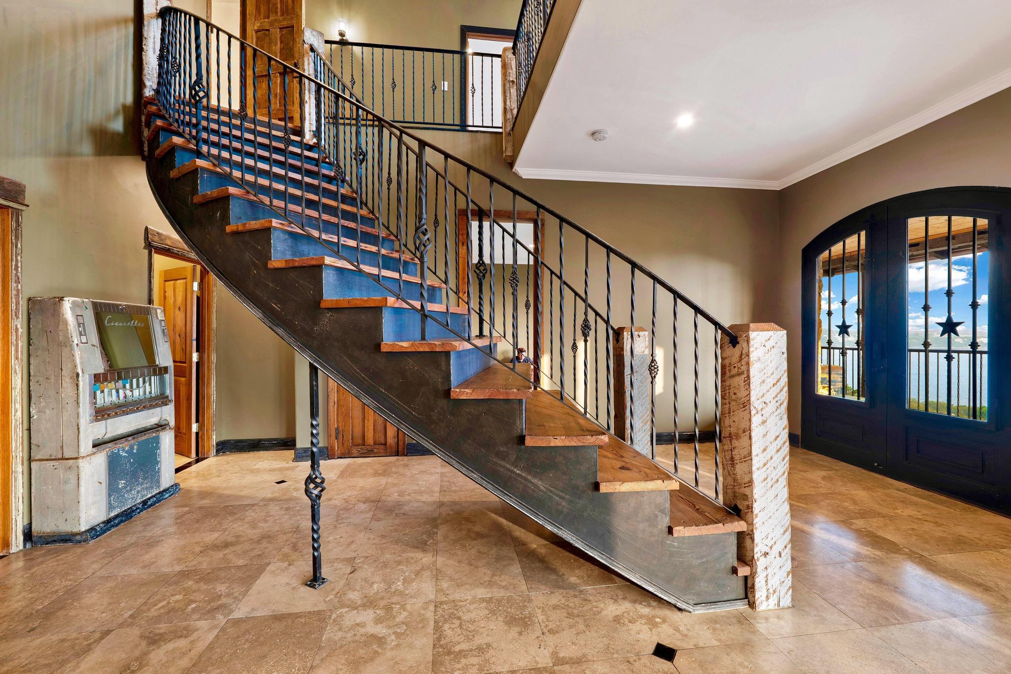 13906 Skyline DR