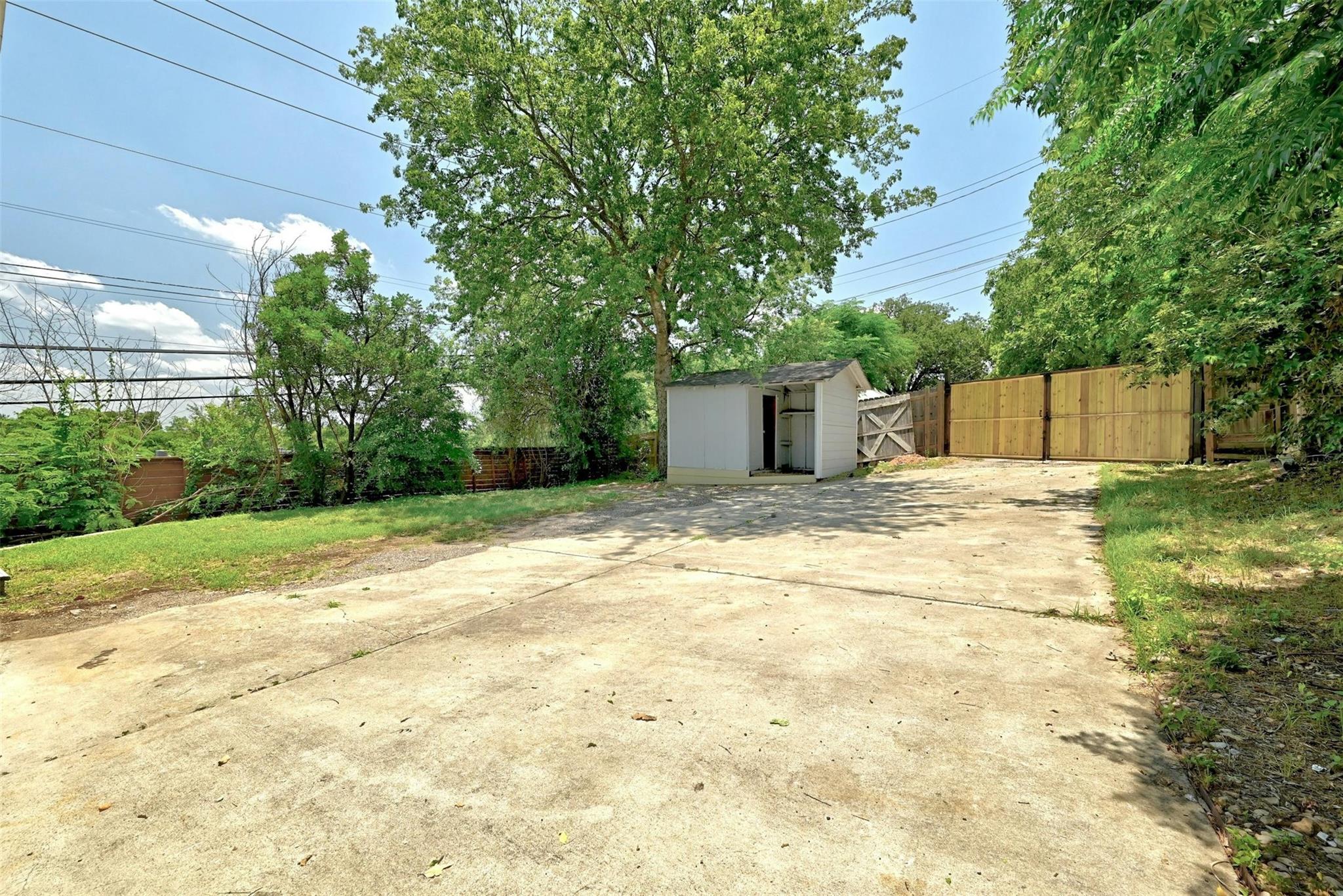 1200 Walnut Ave