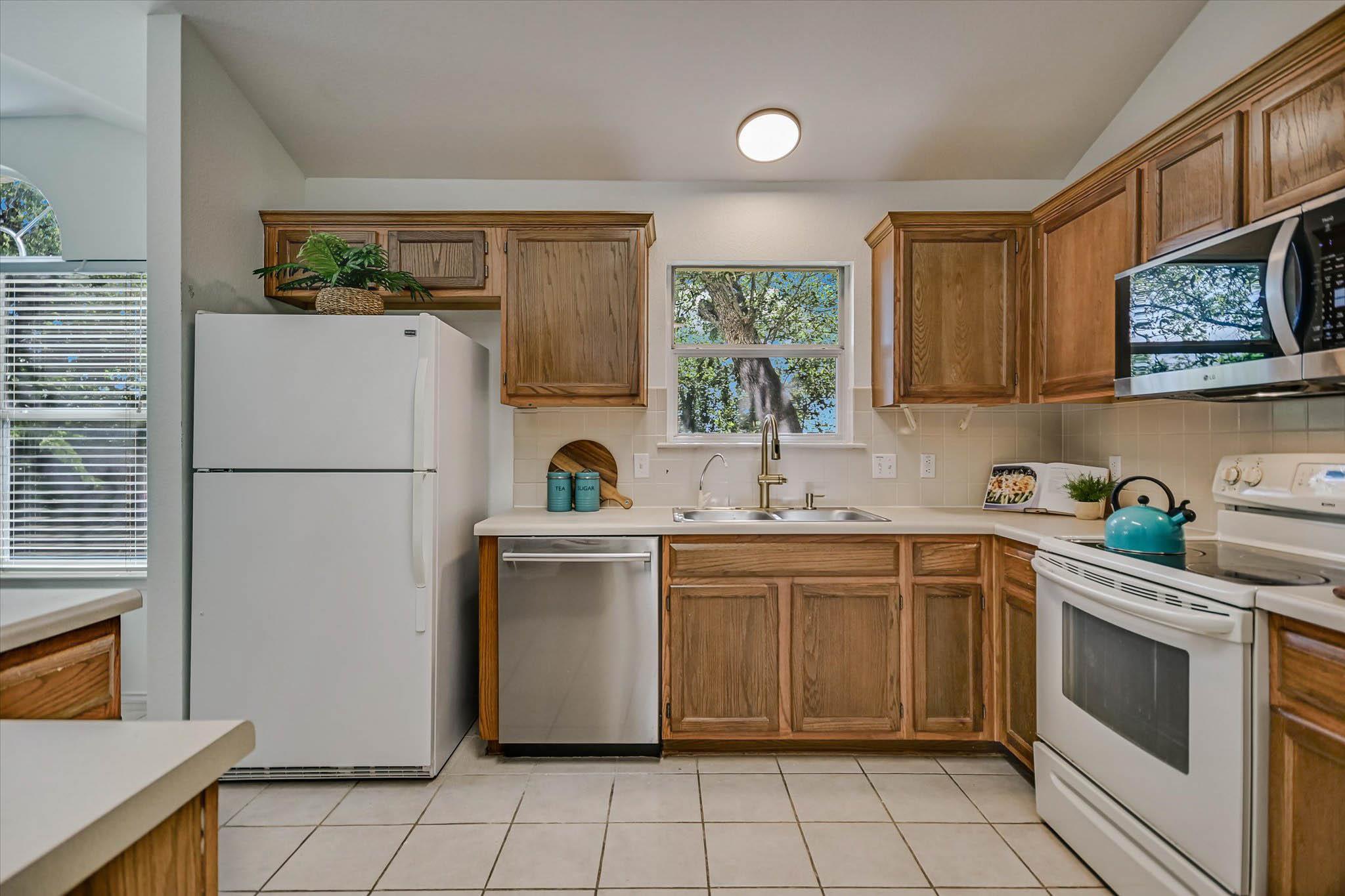 2308 Macaw DR