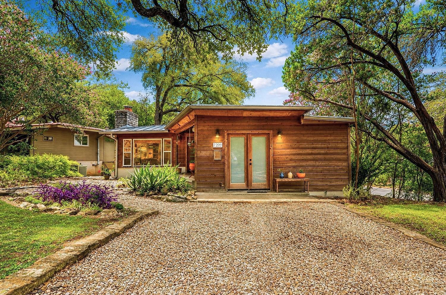 2209 La Casa DR