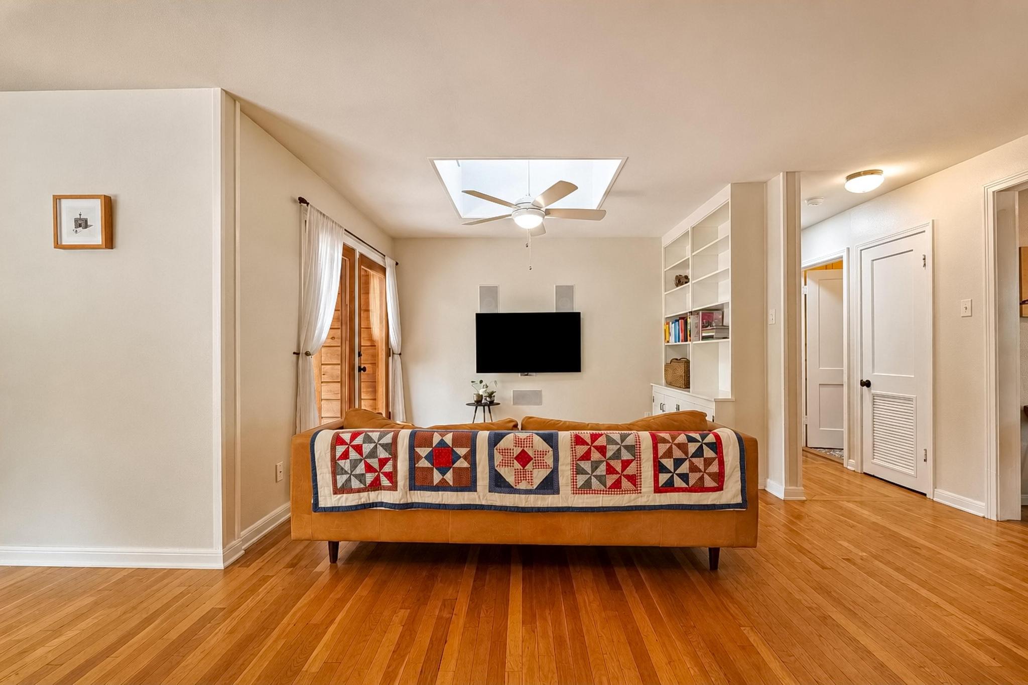 2209 La Casa DR
