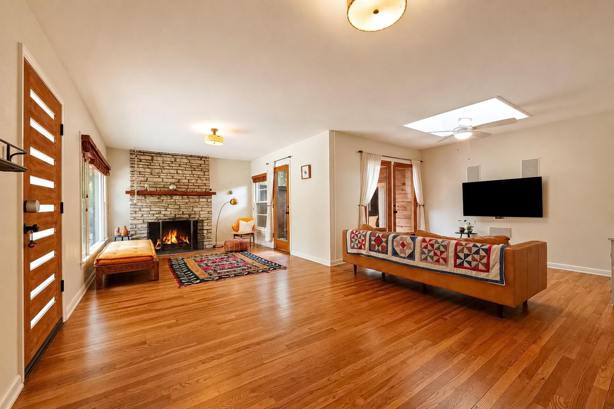 2209 La Casa DR