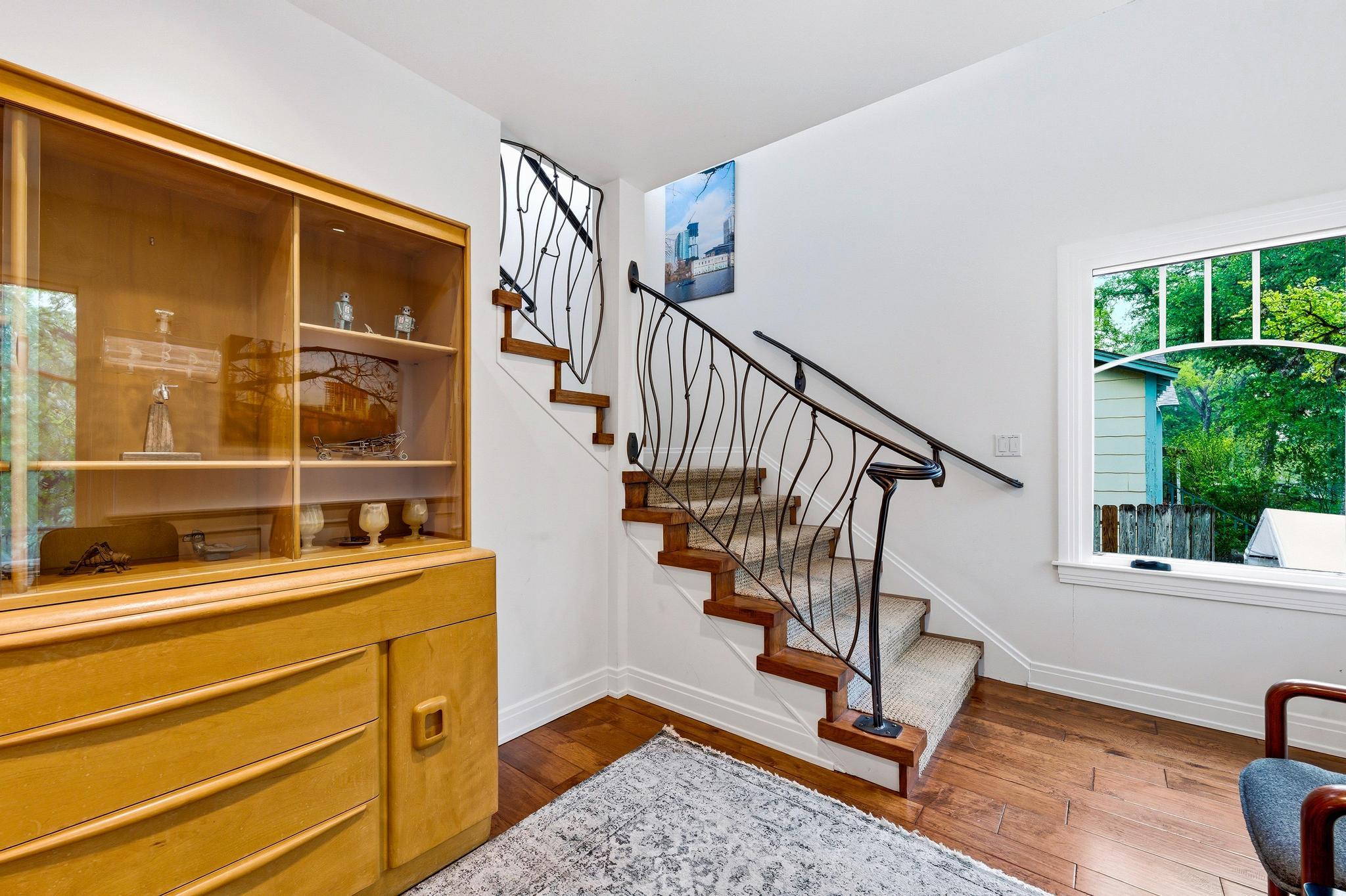 2110 De Verne ST