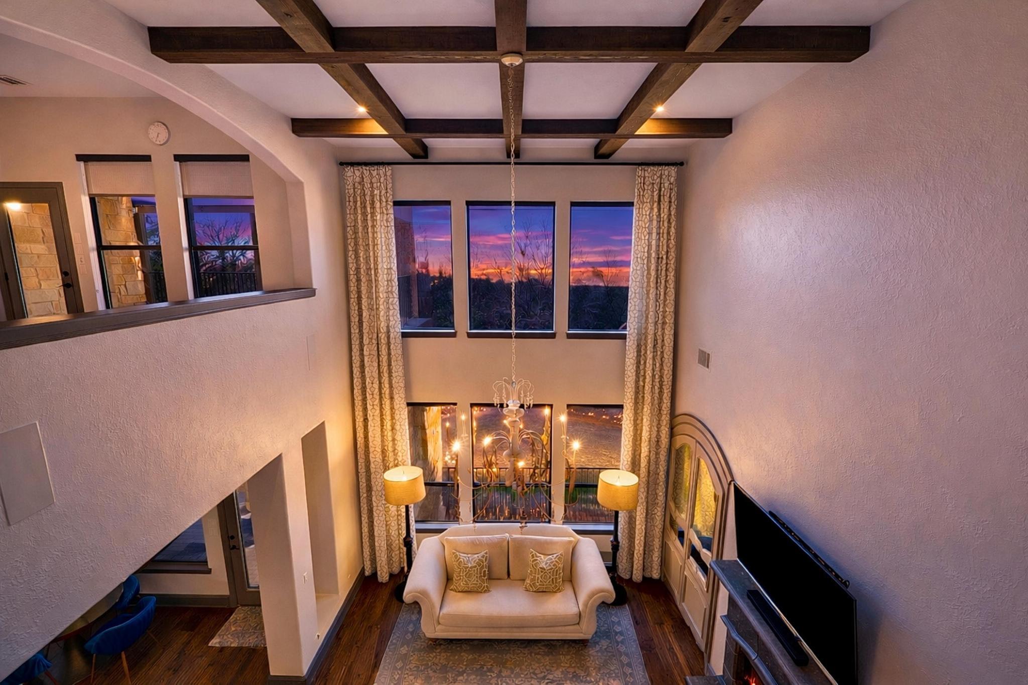 2104 University Club DR