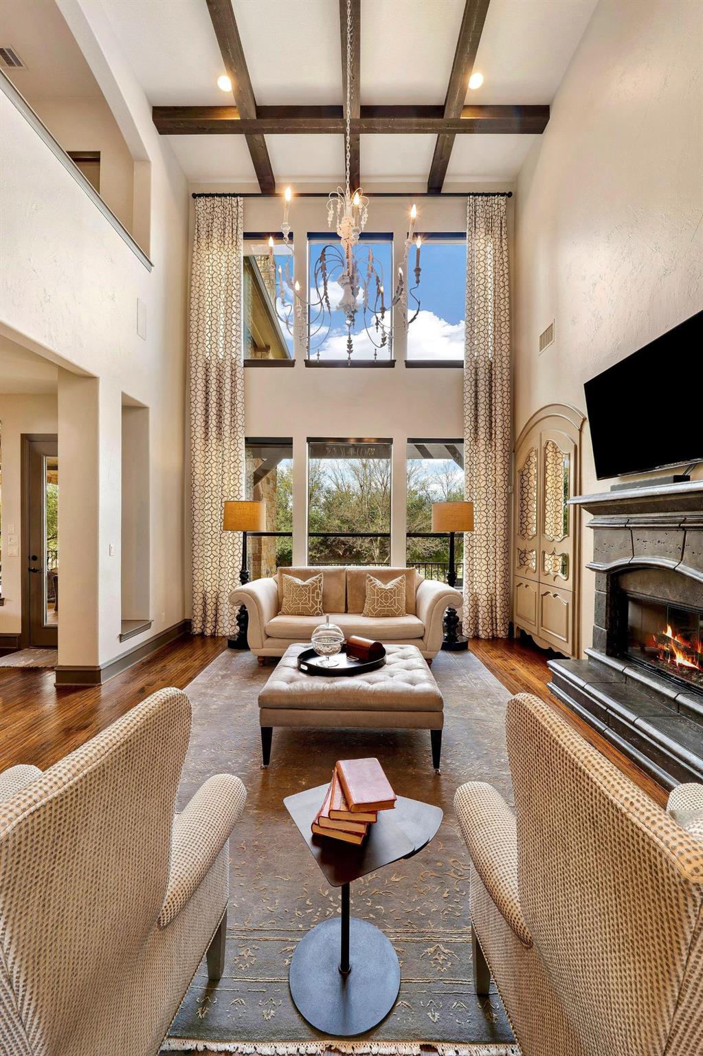 2104 University Club DR