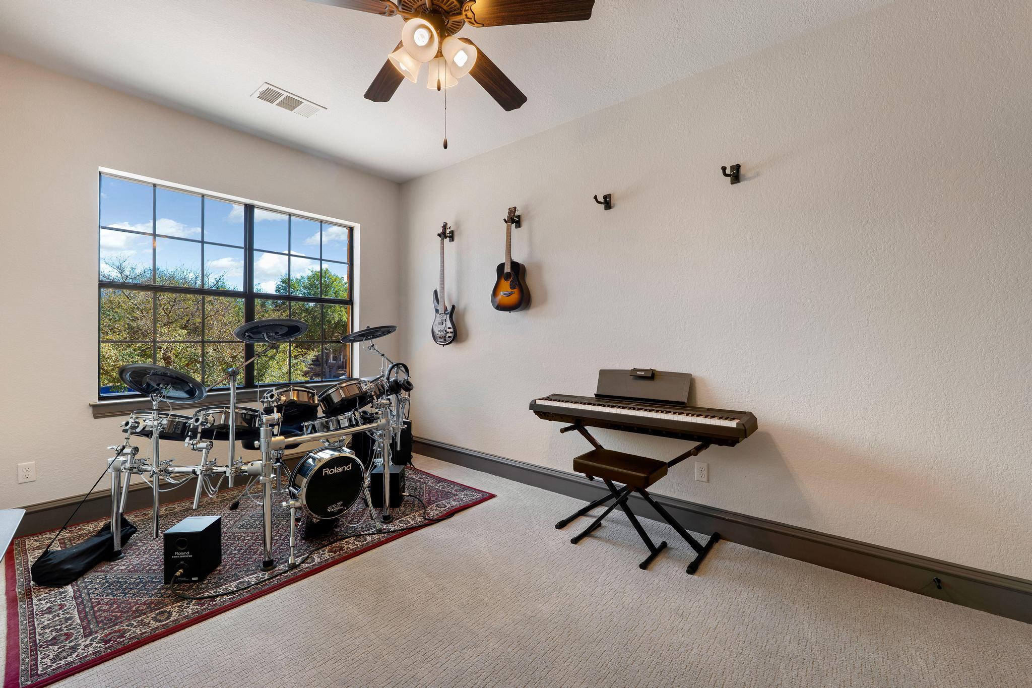 2104 University Club DR