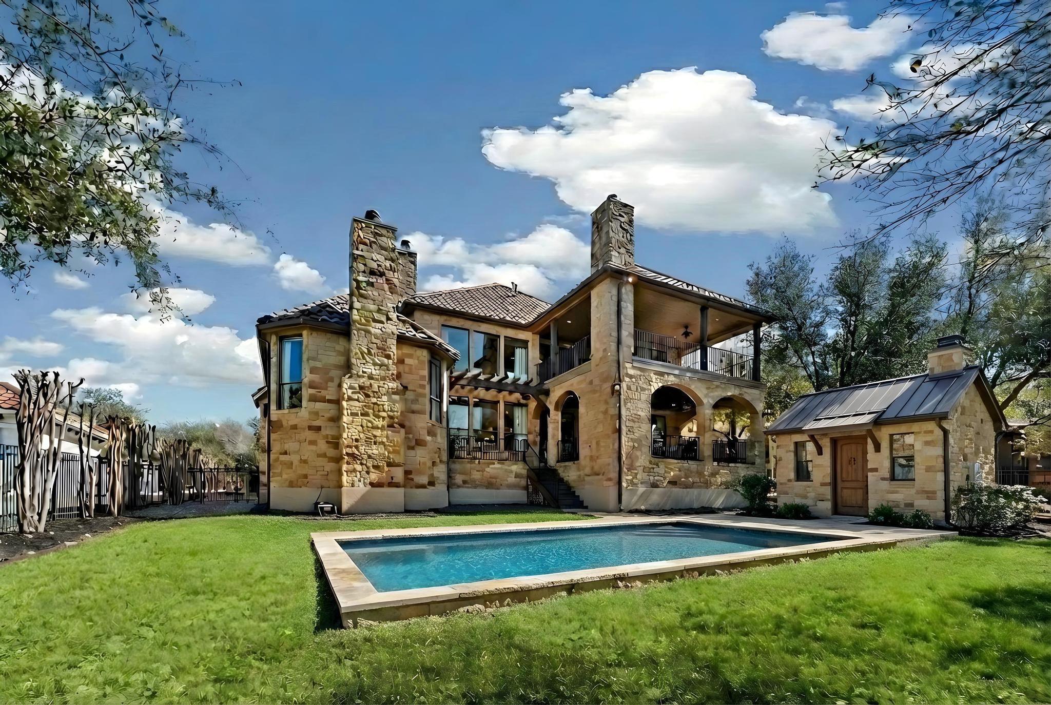 2104 University Club DR