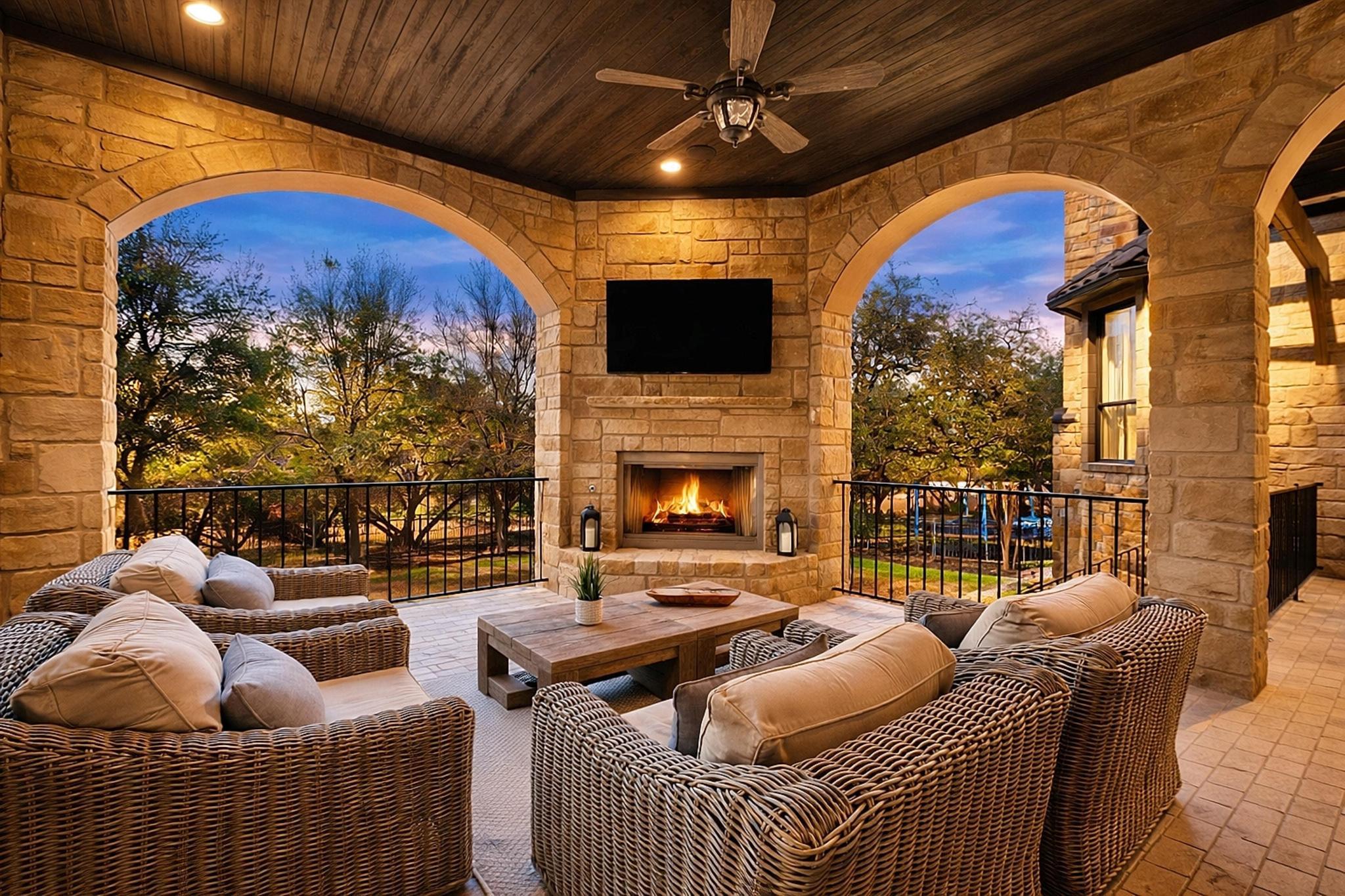 2104 University Club DR