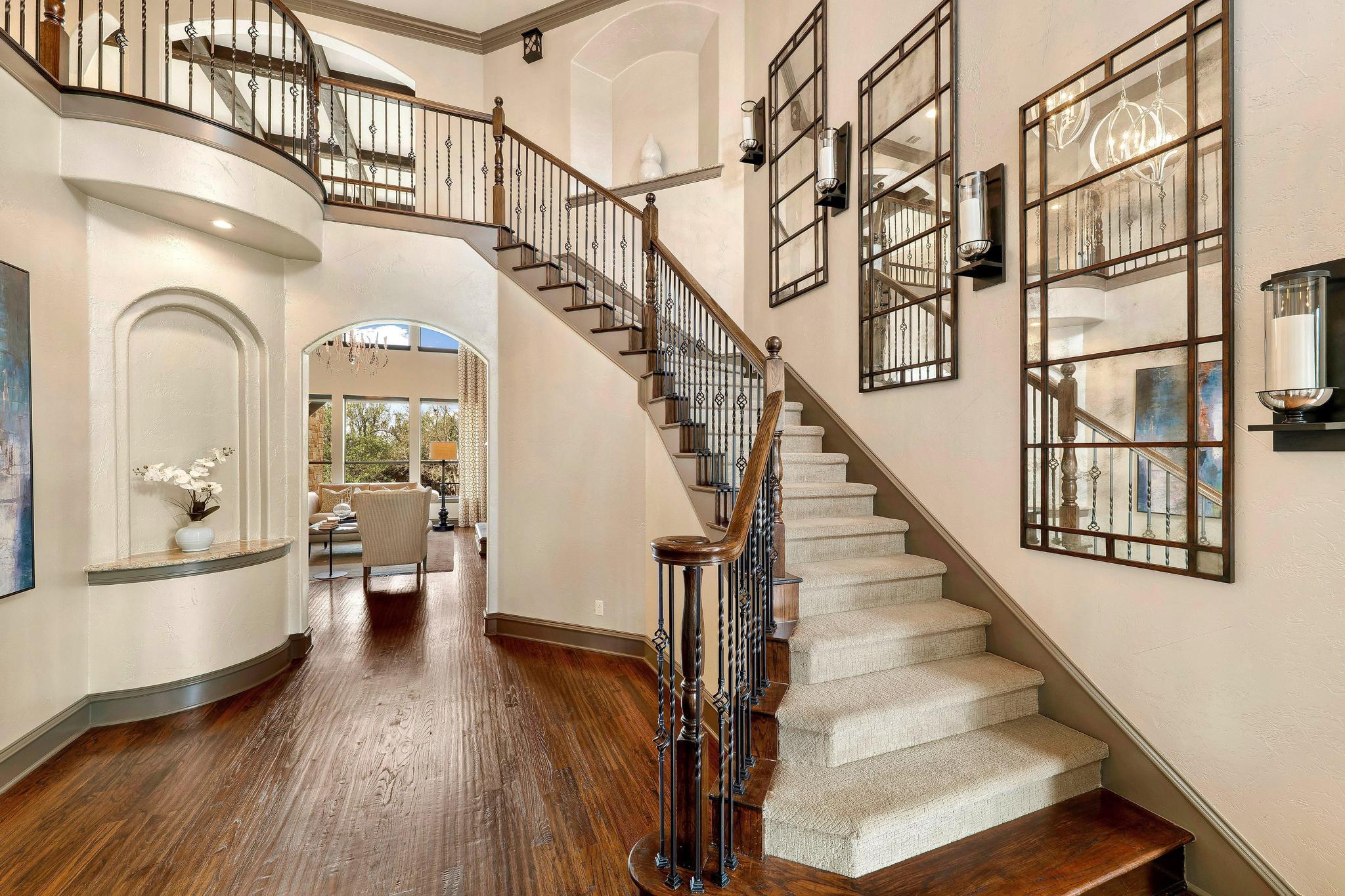 2104 University Club DR