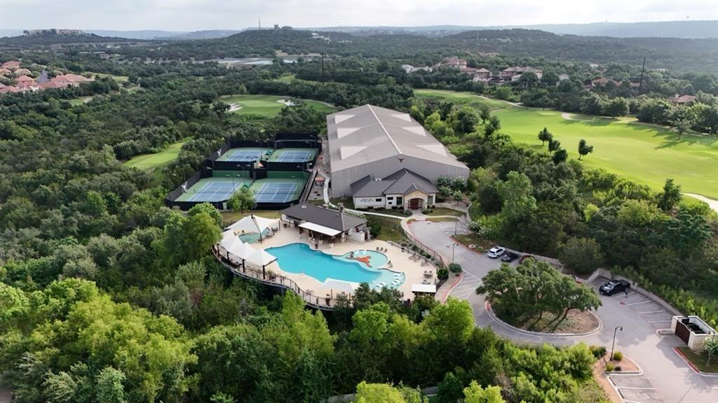 2104 University Club DR