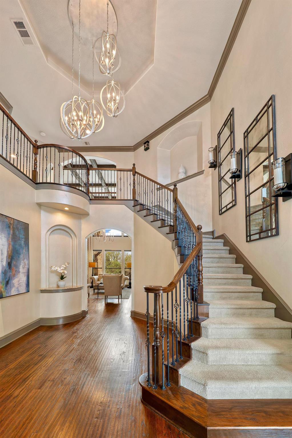 2104 University Club DR