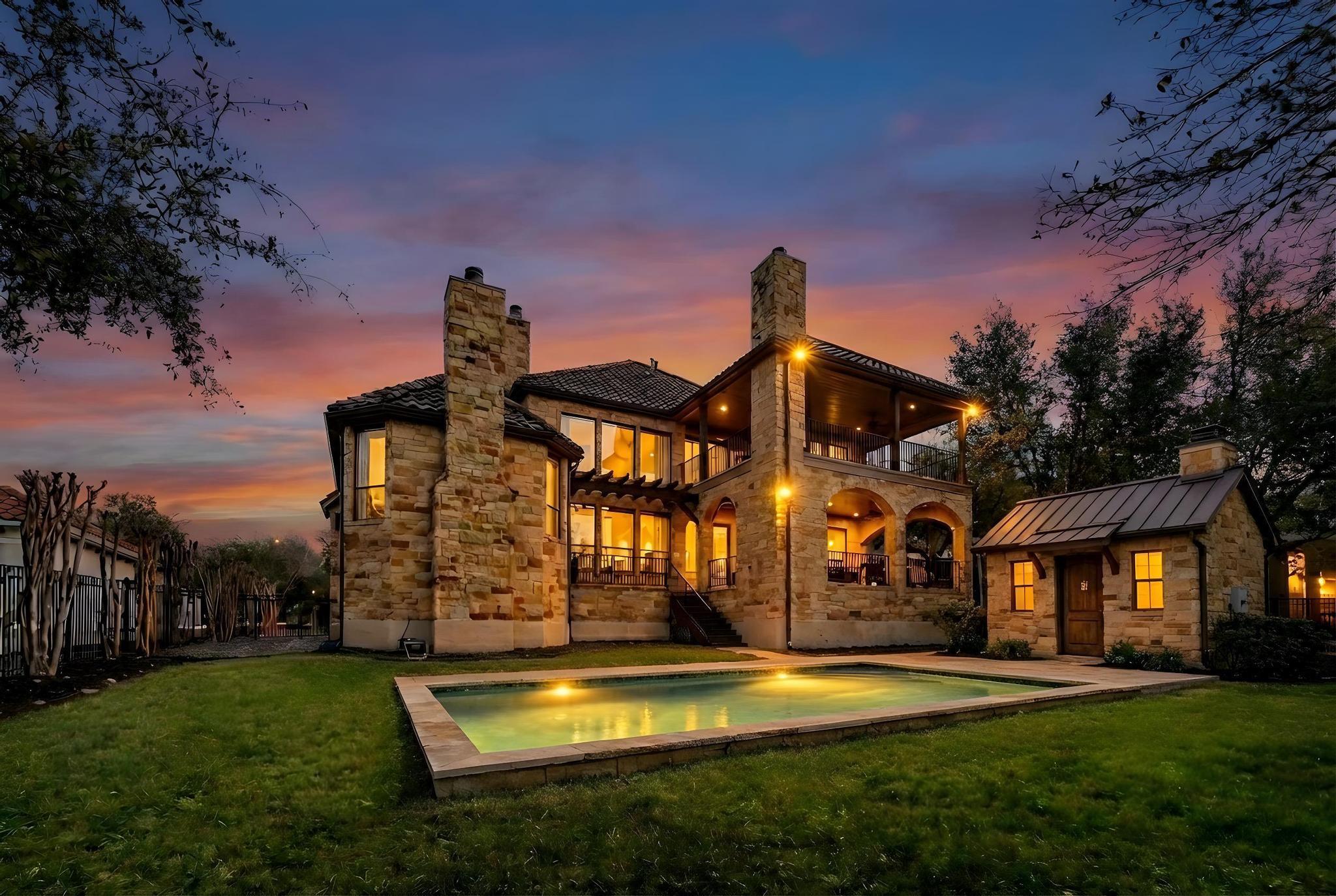 2104 University Club DR
