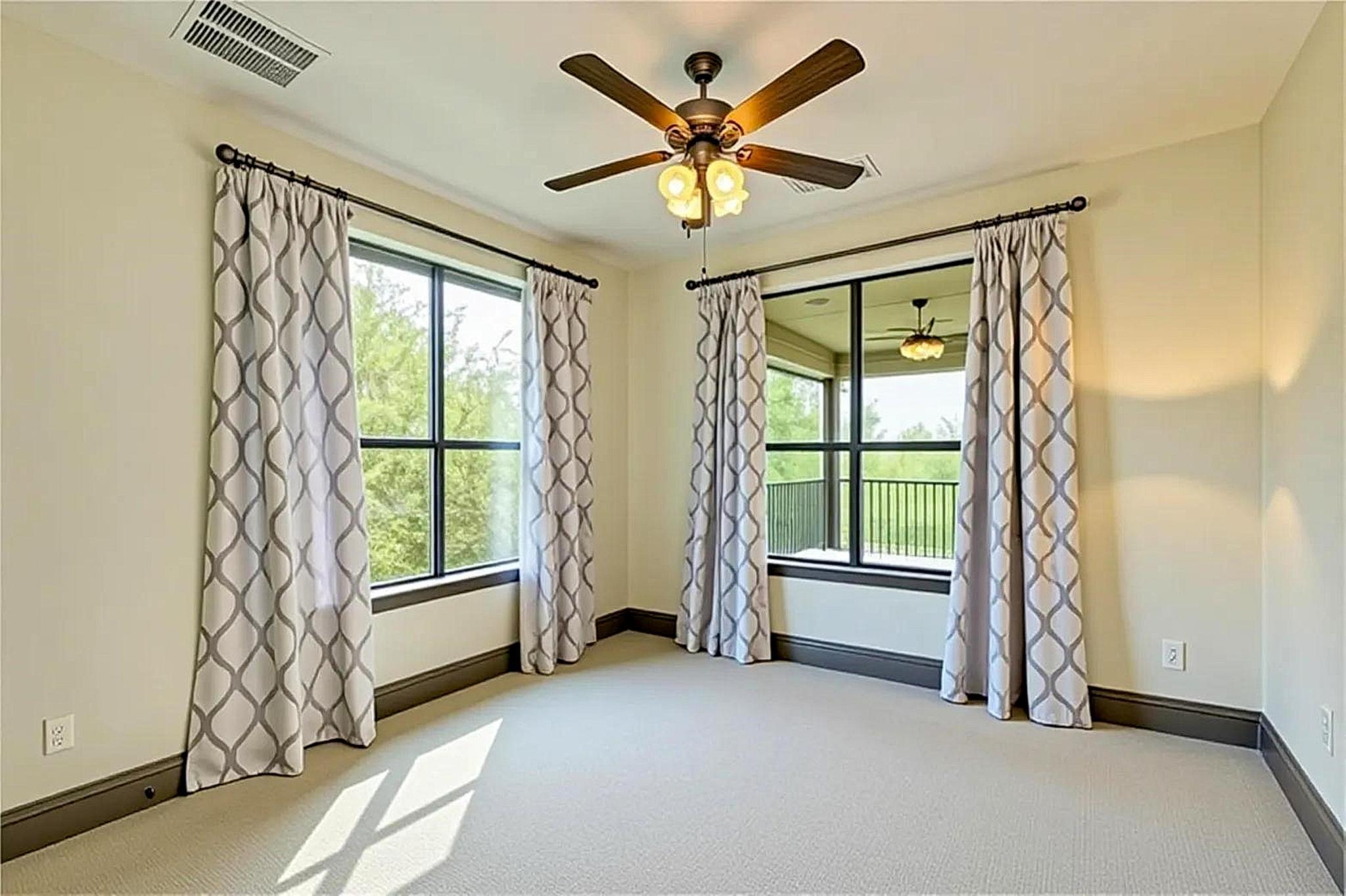 2104 University Club DR