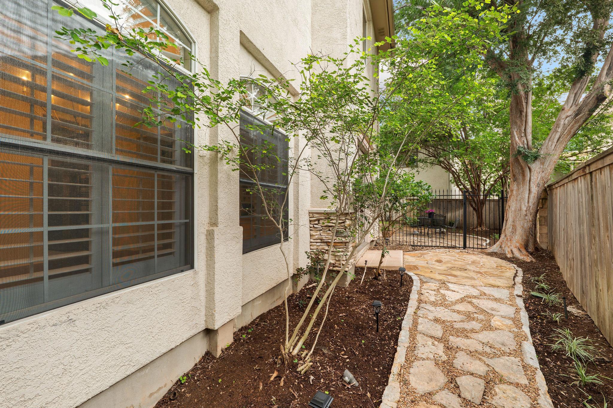 3903 Gaines CT