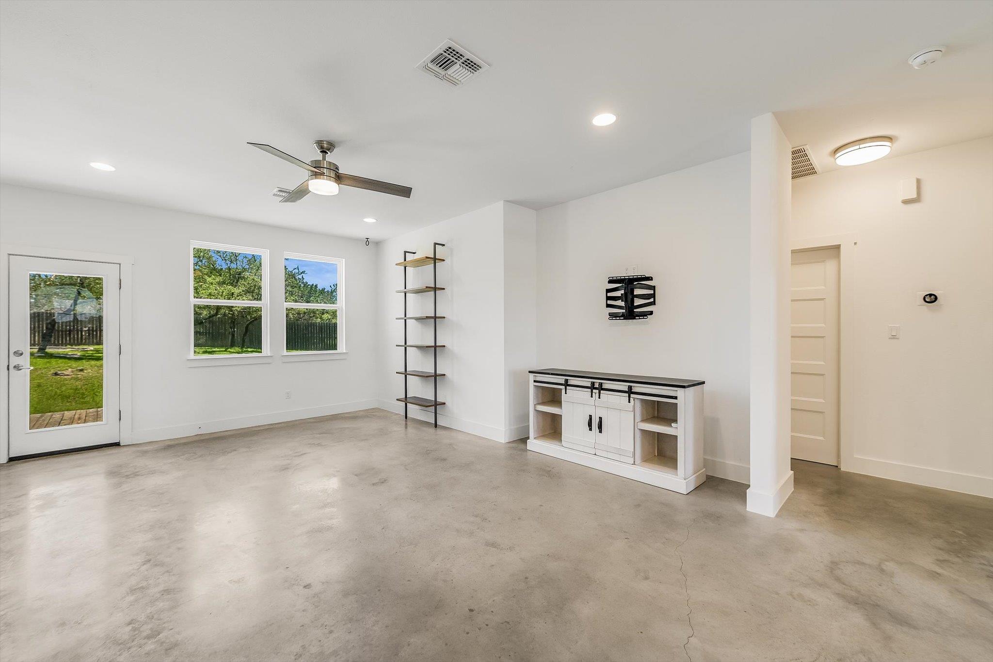 10201 Thomas LN