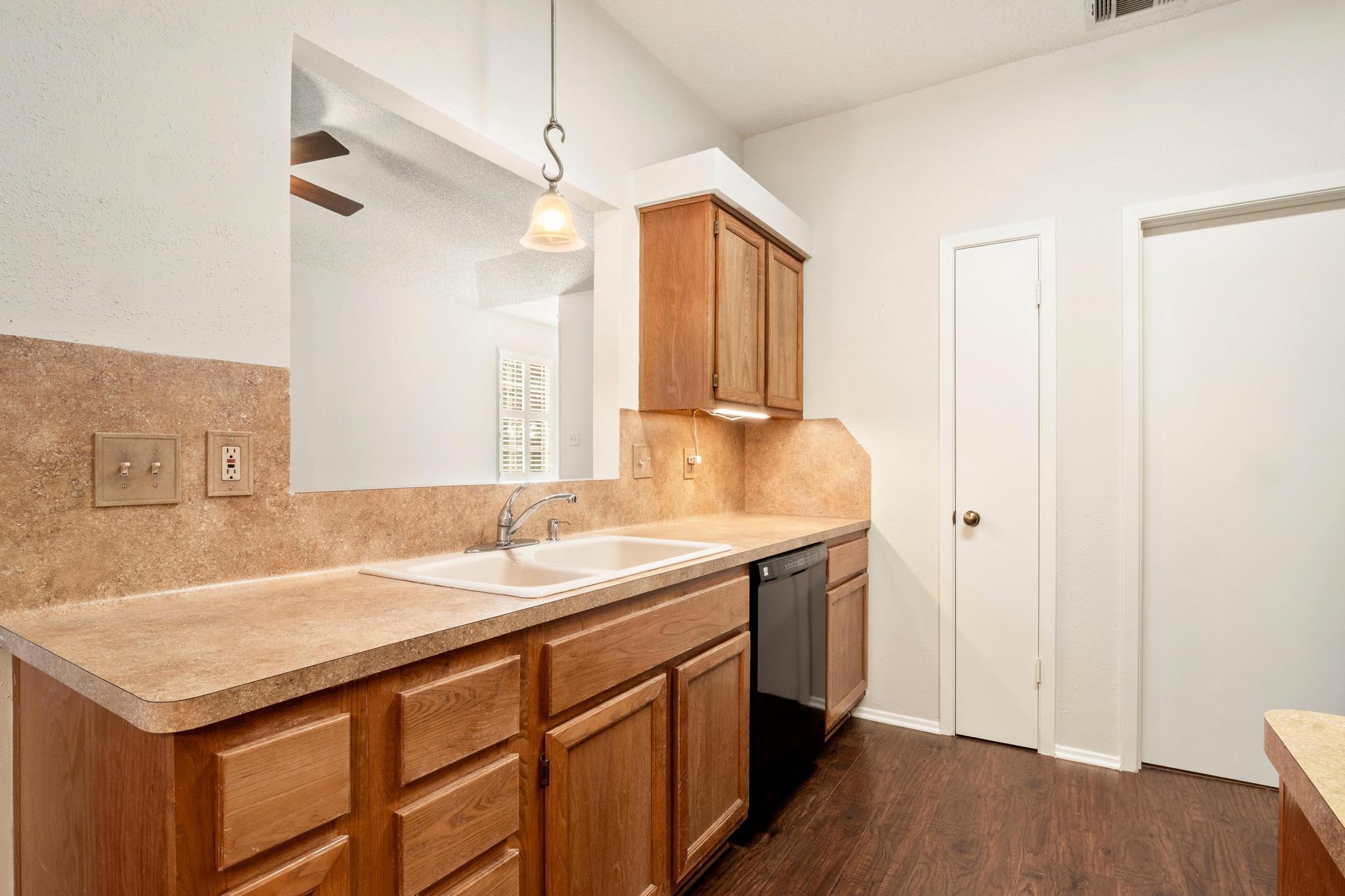 6501 Brush Country RD # 109