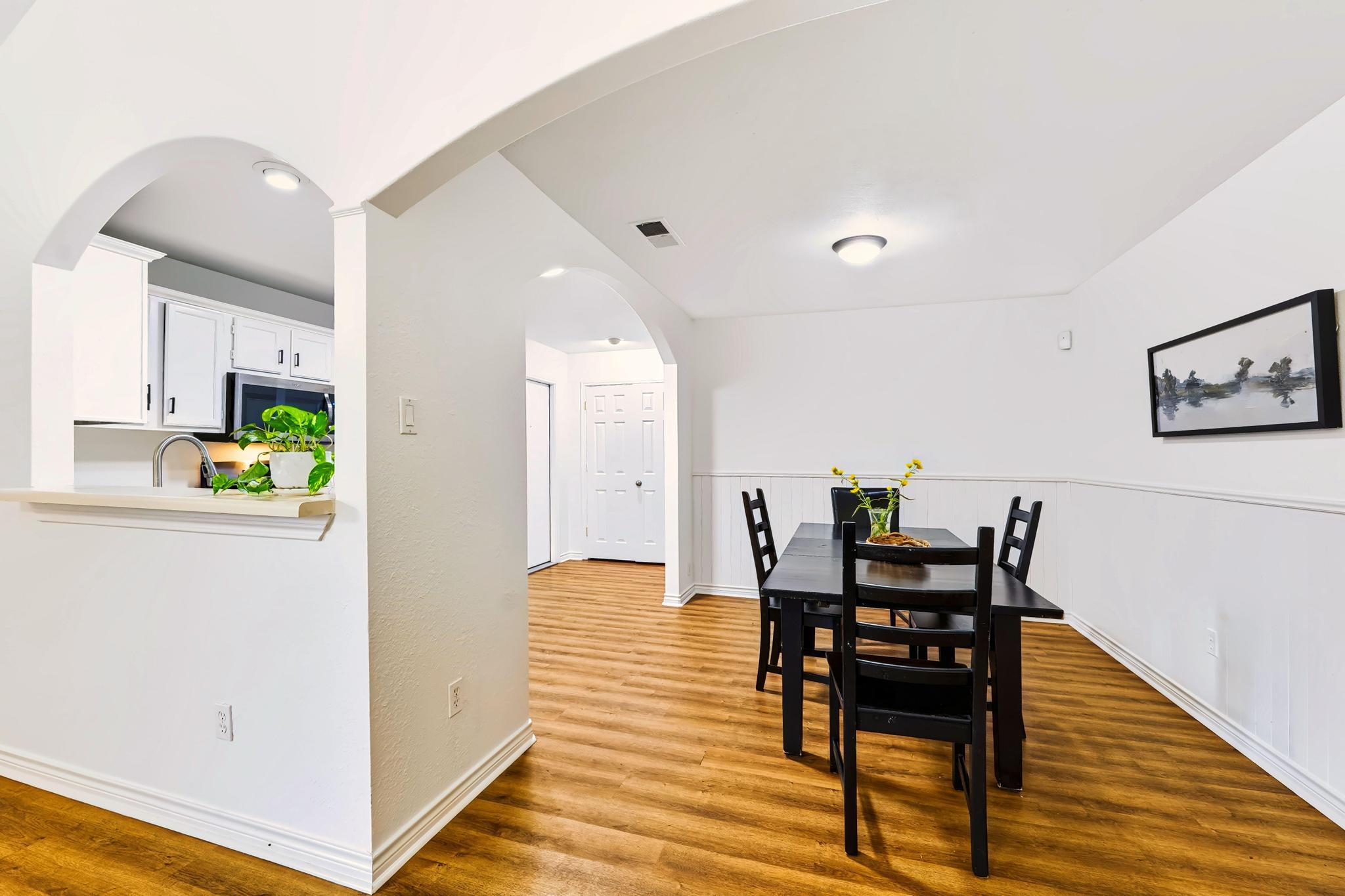 608 Saunders DR