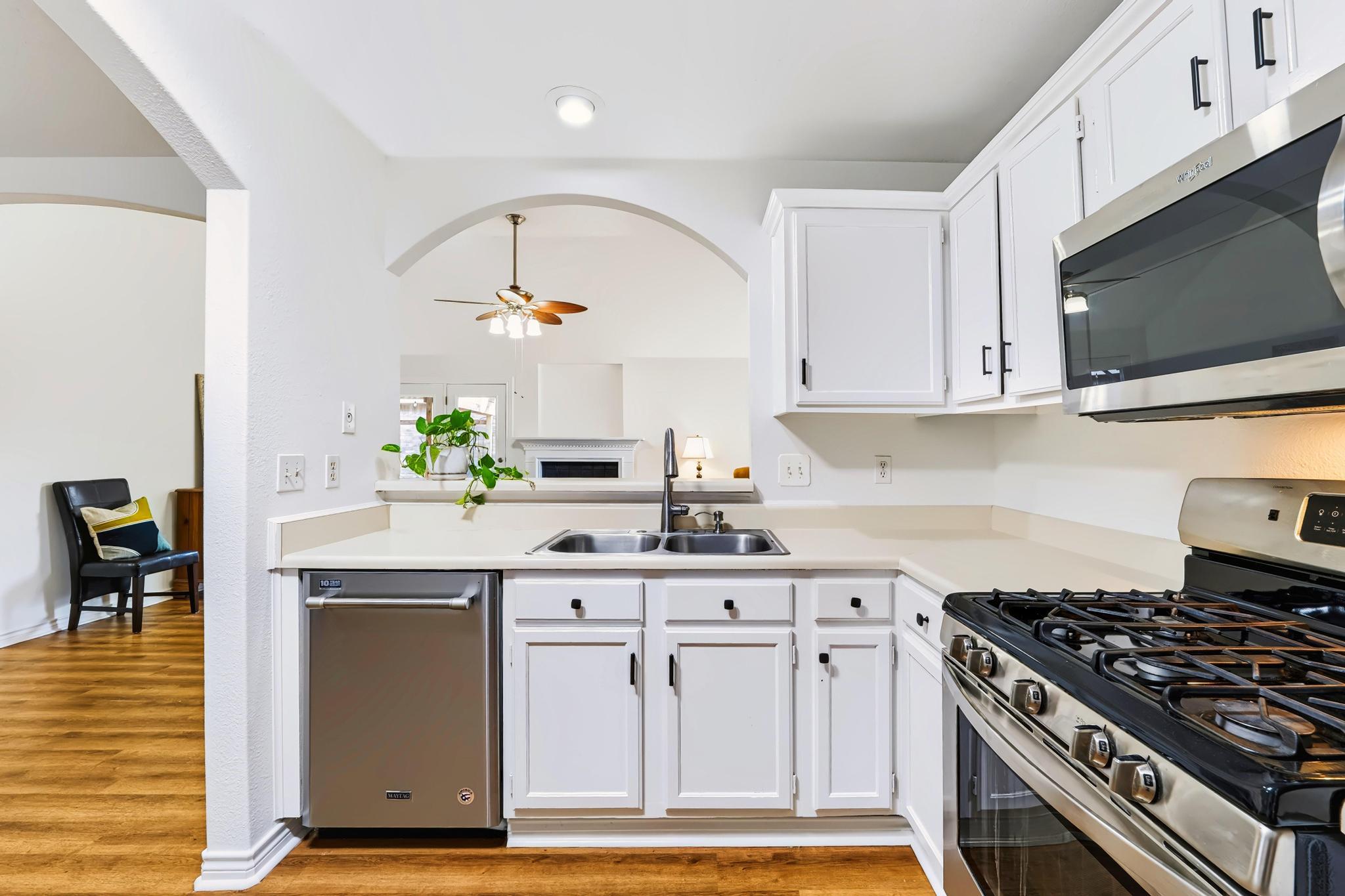 608 Saunders DR