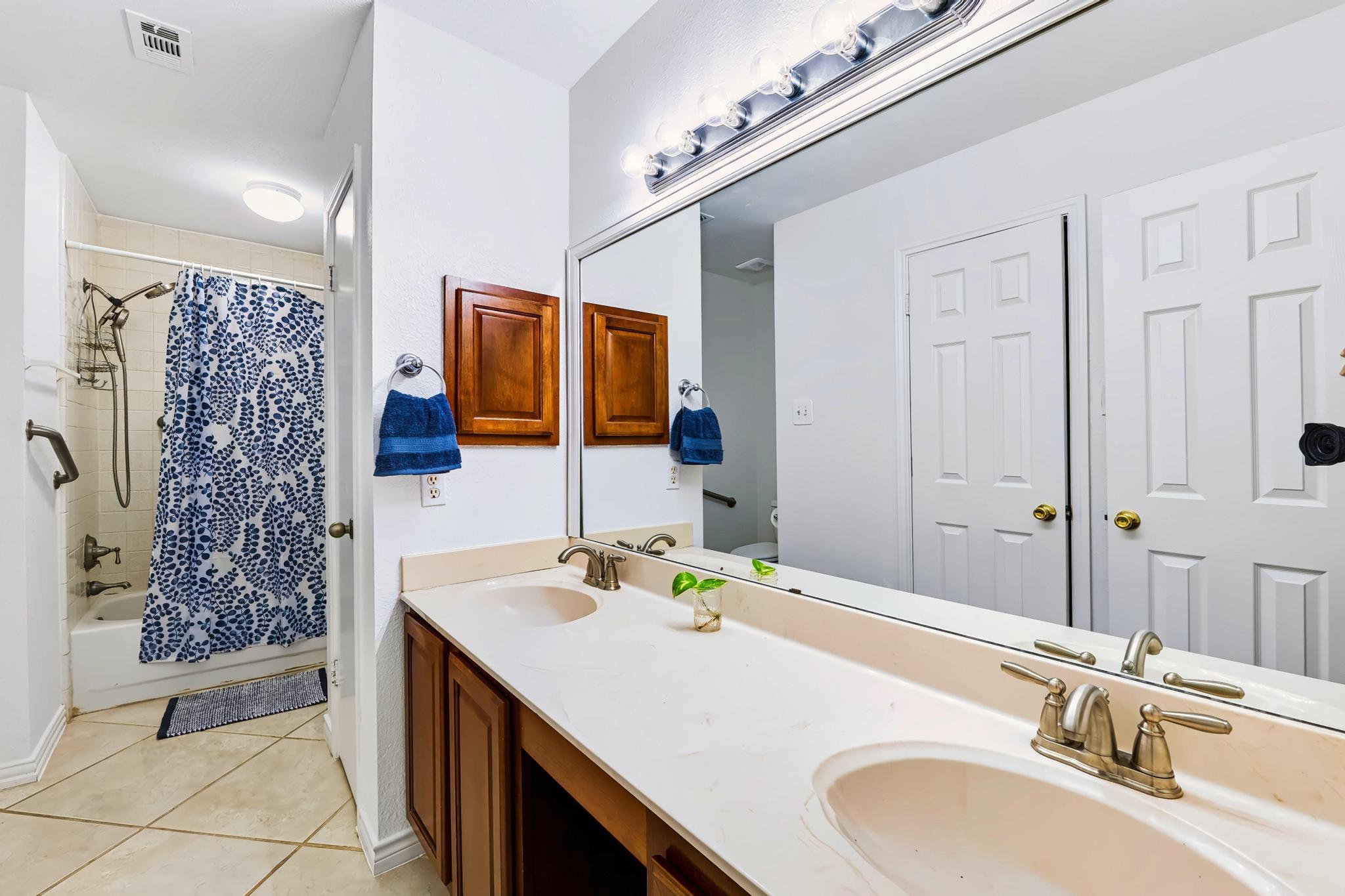 608 Saunders DR